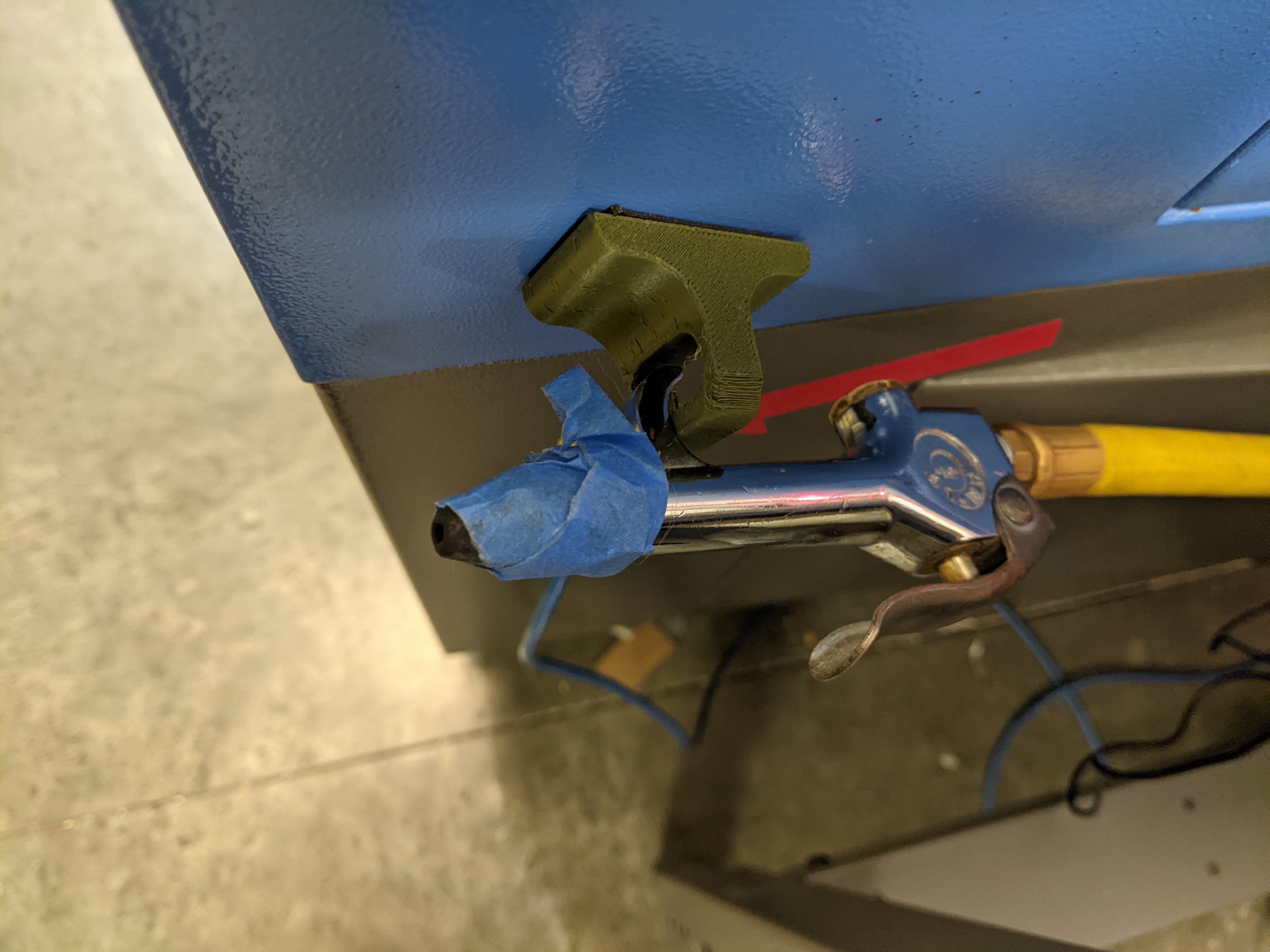 Air Compressor Nozzle Hanger/Holder by Kunal Download free STL model