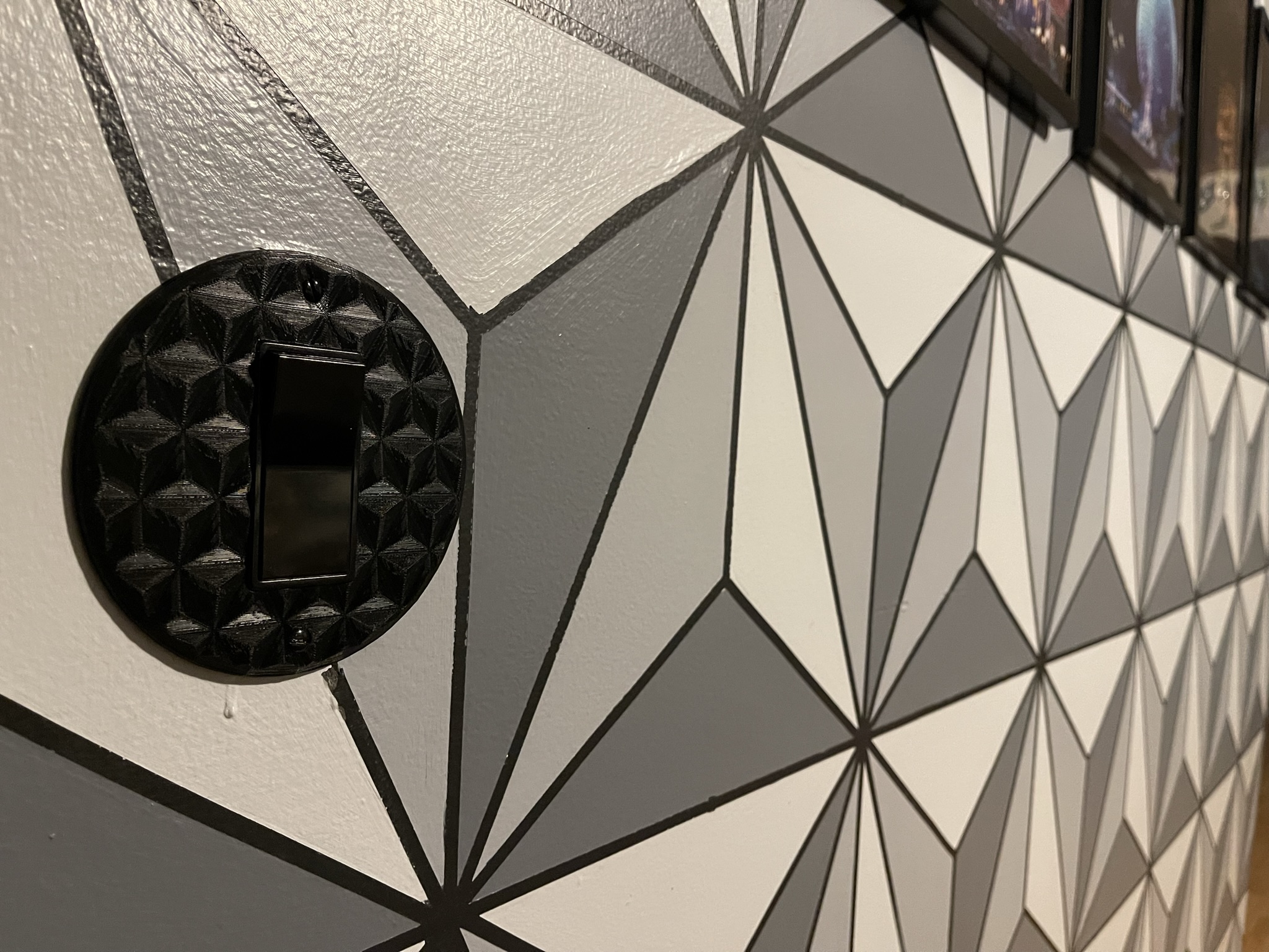 Spaceship Earth Round 1-Gang Decora Lightswitch/Outlet Cover