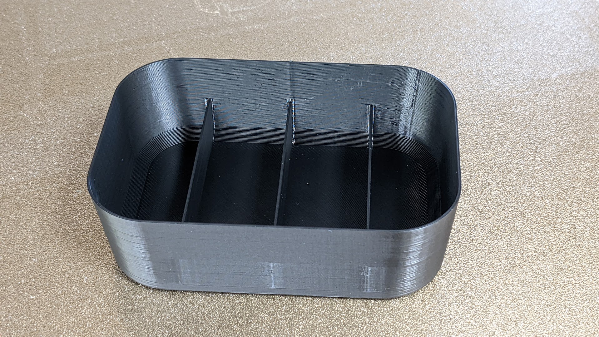 Miniatura 2 do modelo 3D Simple stacking container with dividers