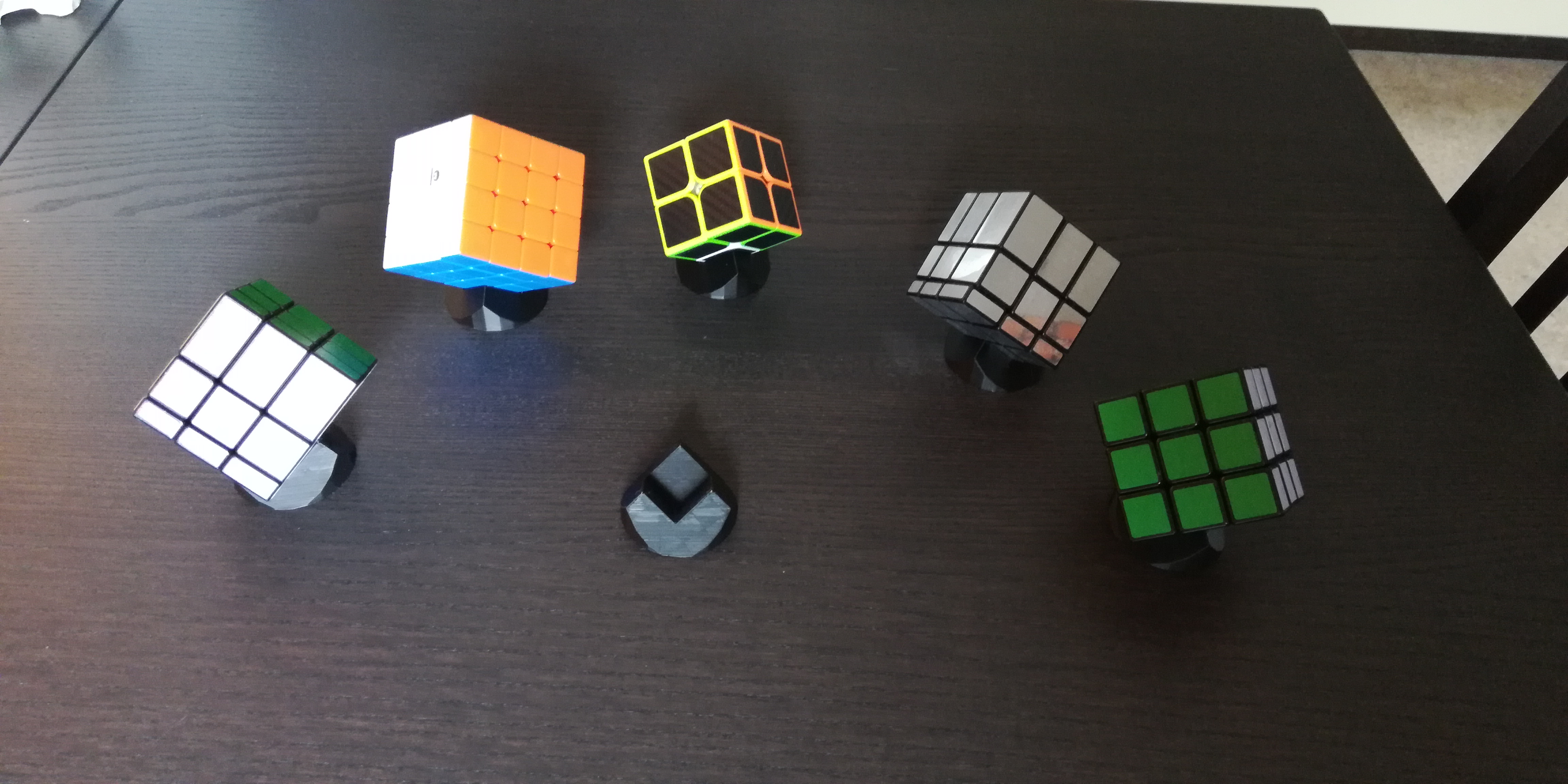 Miniatura 5 do modelo 3D Rubiks Cube Stand
