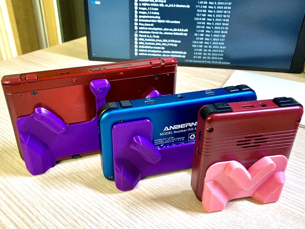 RG280V, RG351MP, Nintendo New 3DS XL Grip by threespot Download free