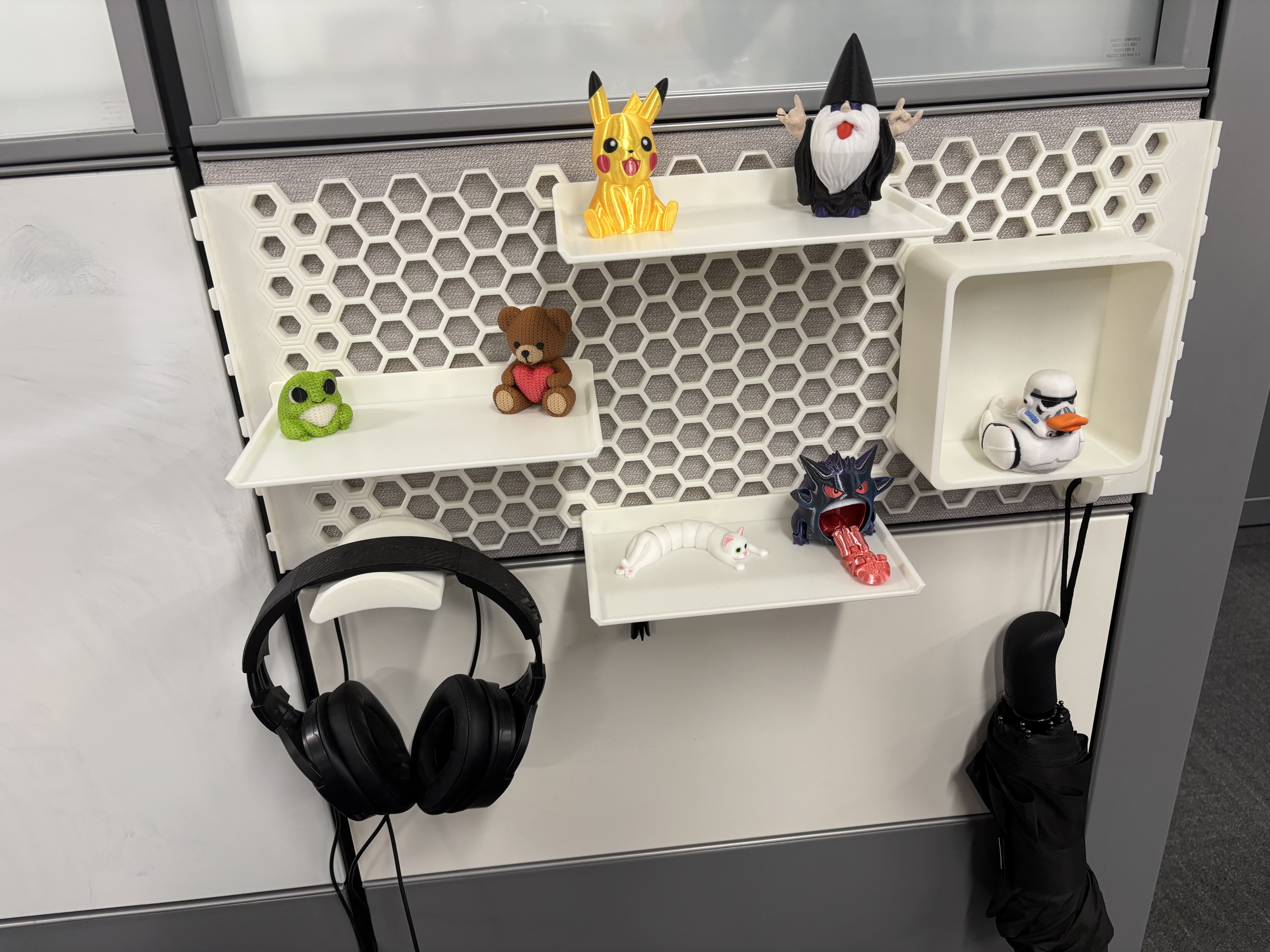 Cubicle hooks for HSW