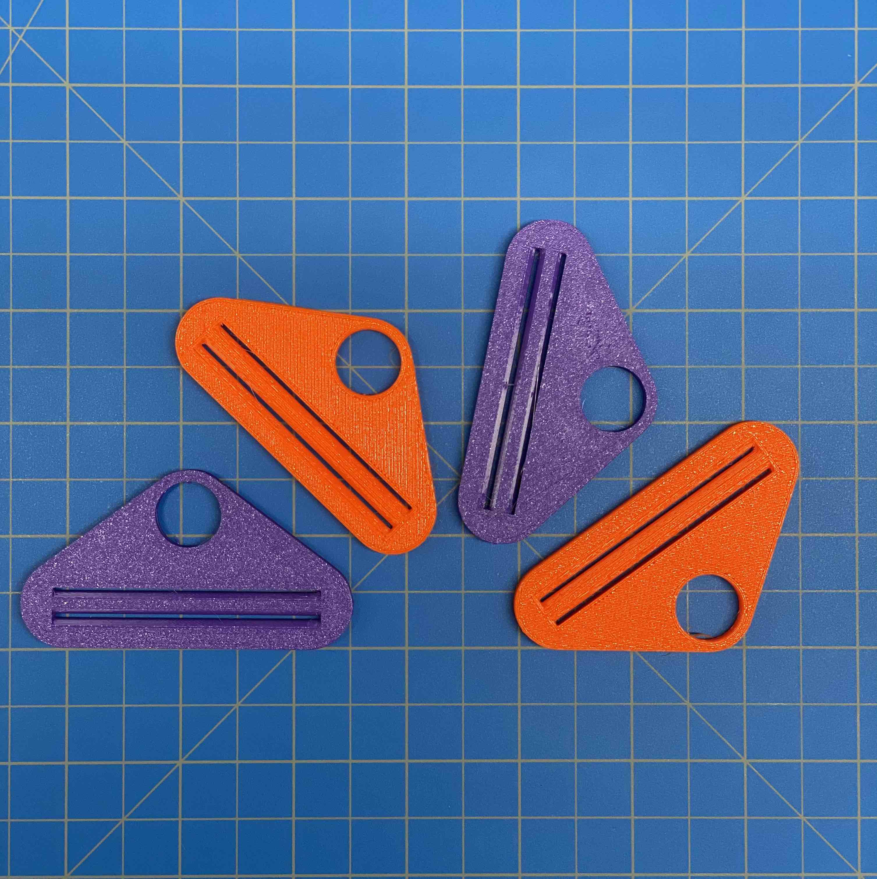 Miniatura 4 do modelo 3D Hanging Toothpaste Squeezer