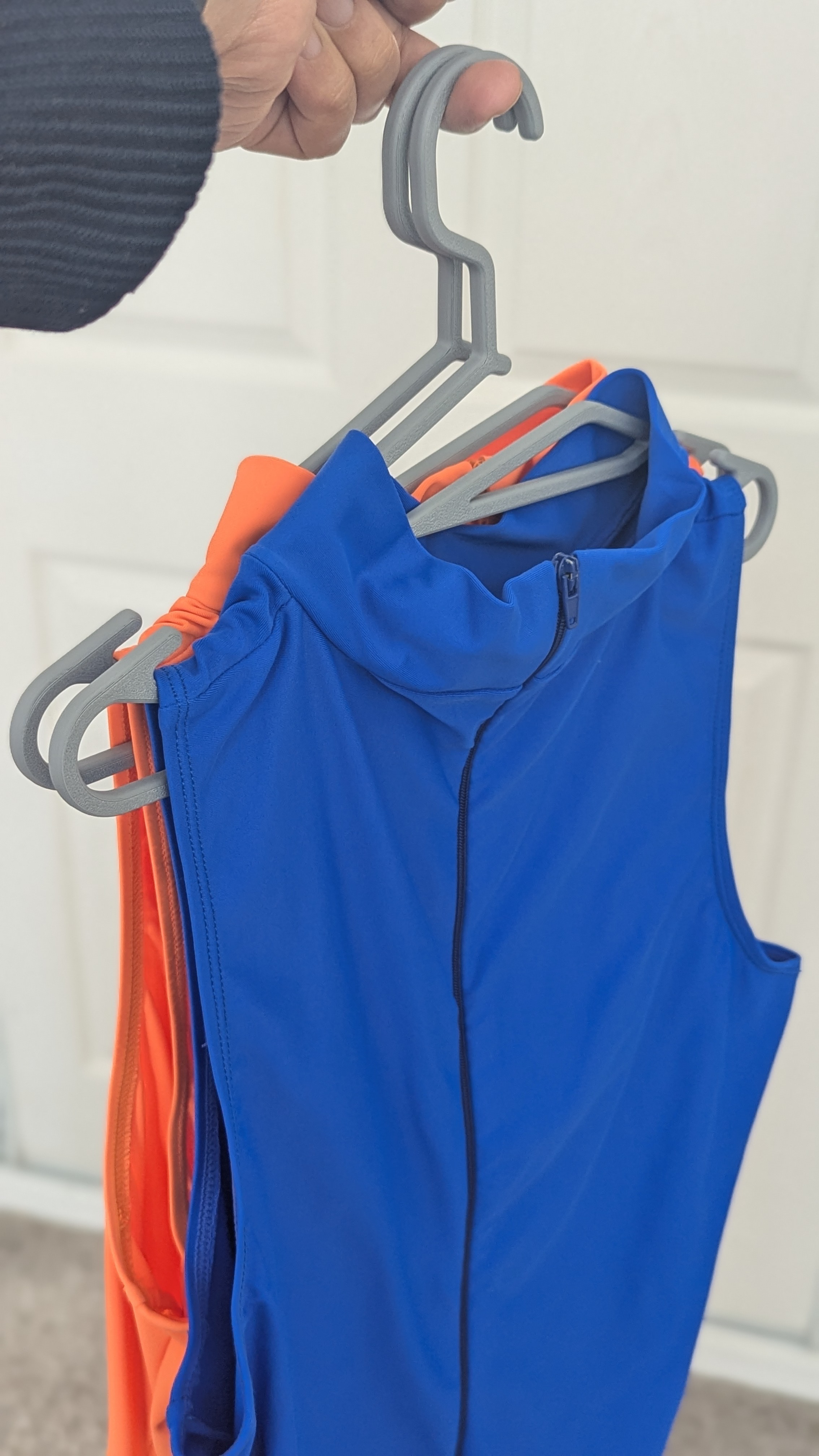 Mini hanger
