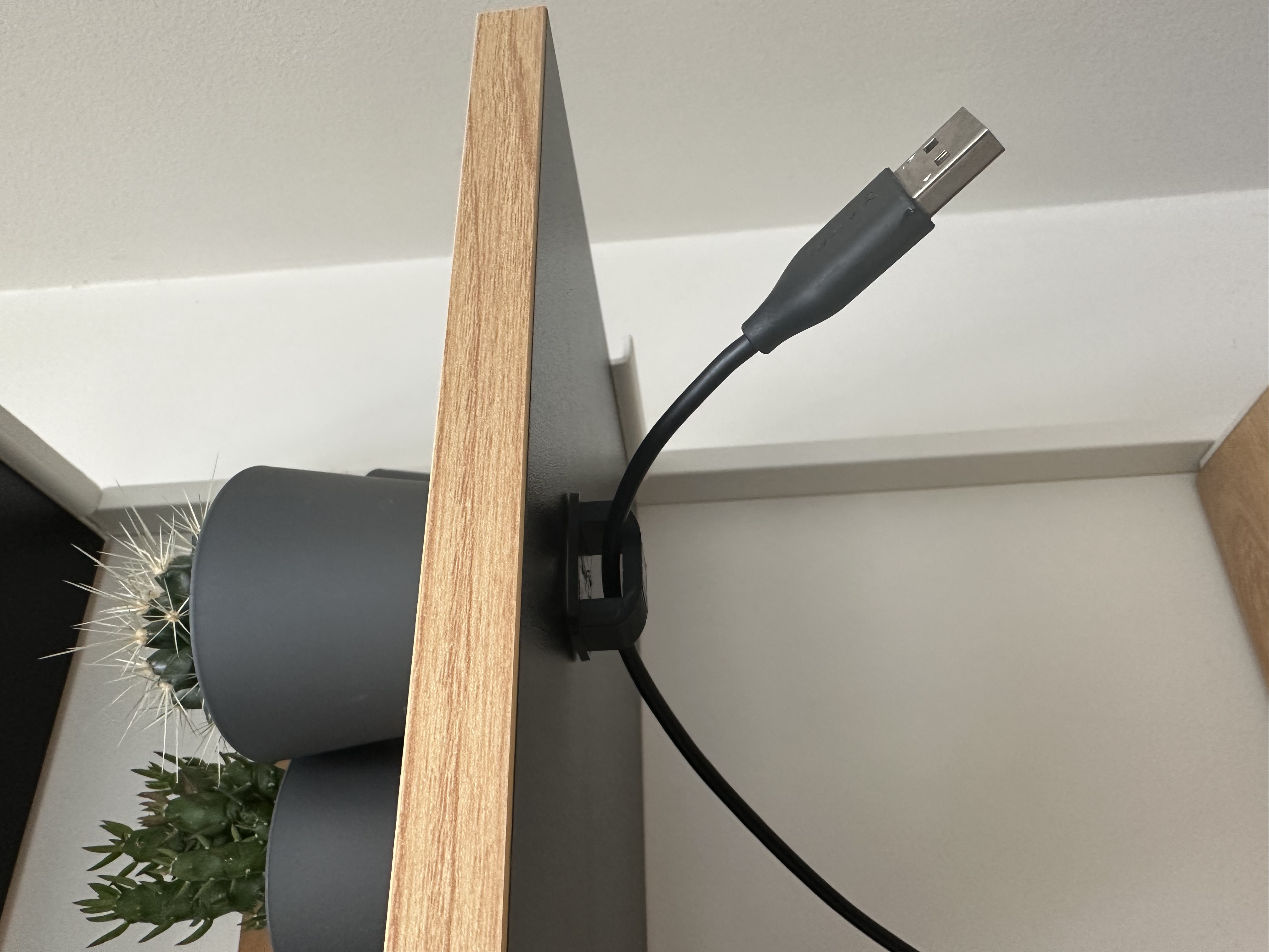 Cable Management - USB holder