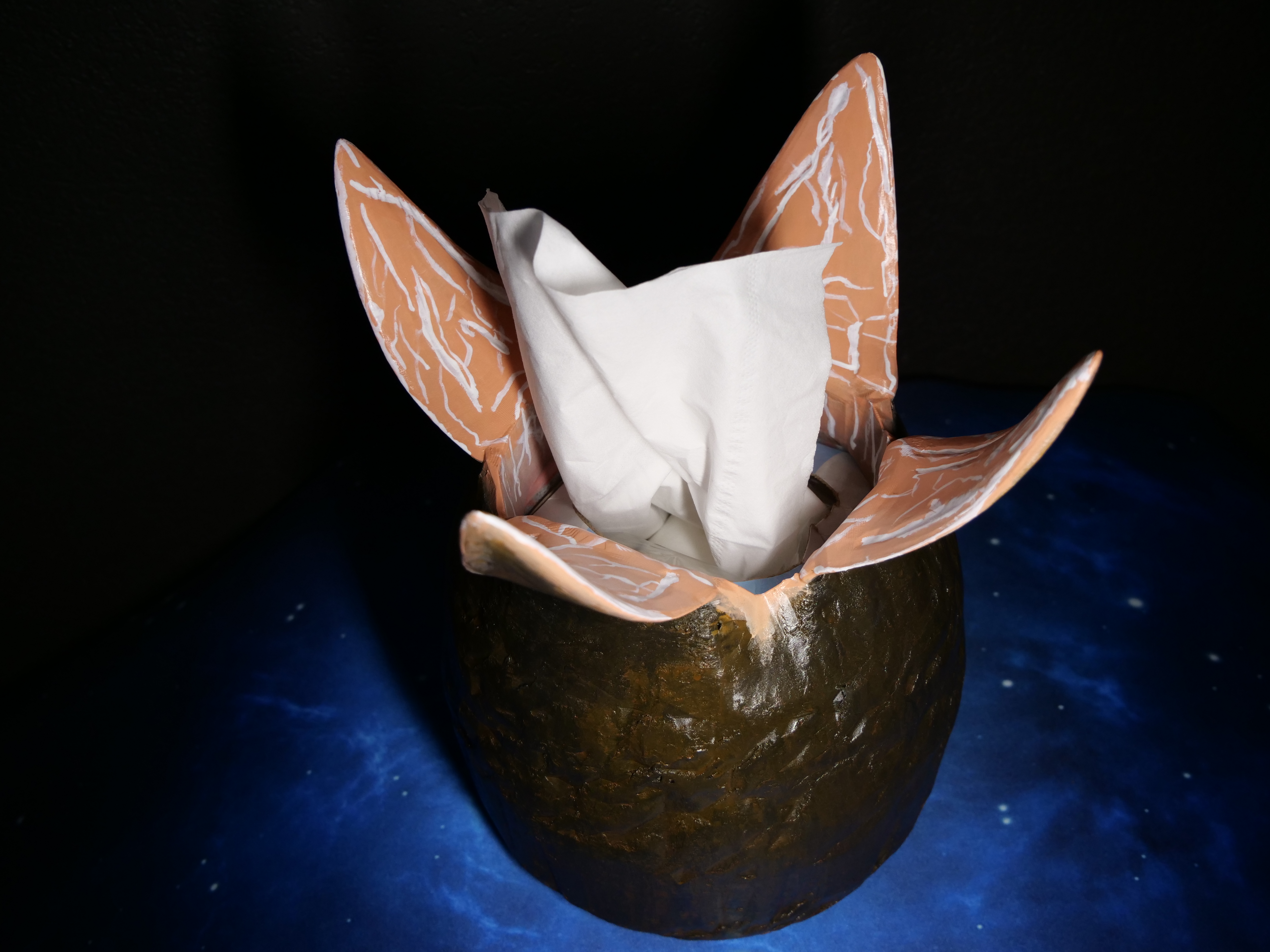 Alien Egg tissue holder