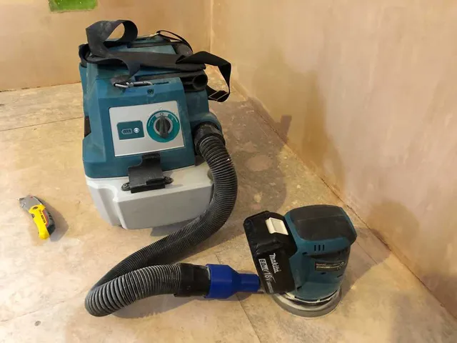 Makita 18v sander to Makita 18v vacuum adapter