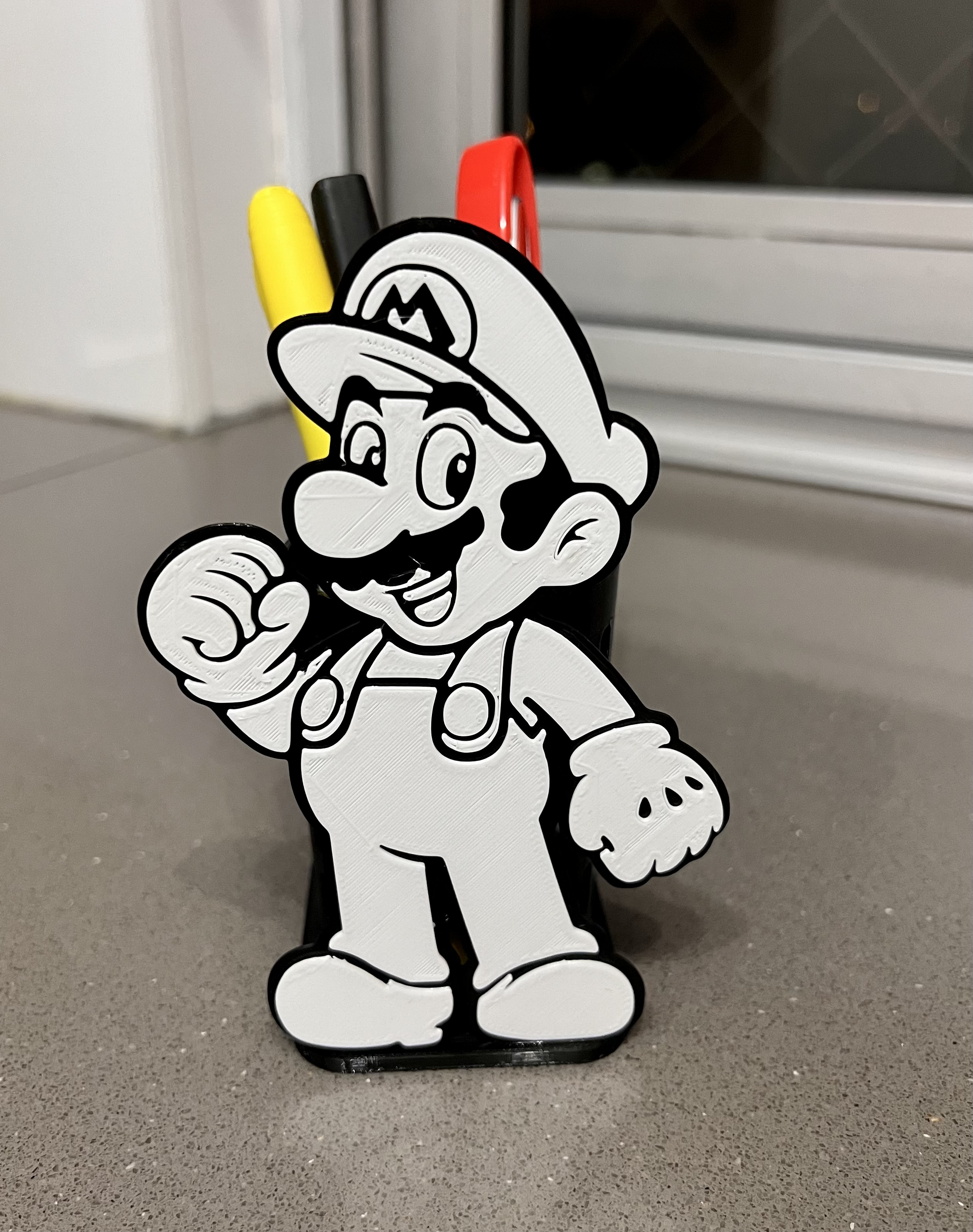 Mario Bros holder / Mario Bros lapicero