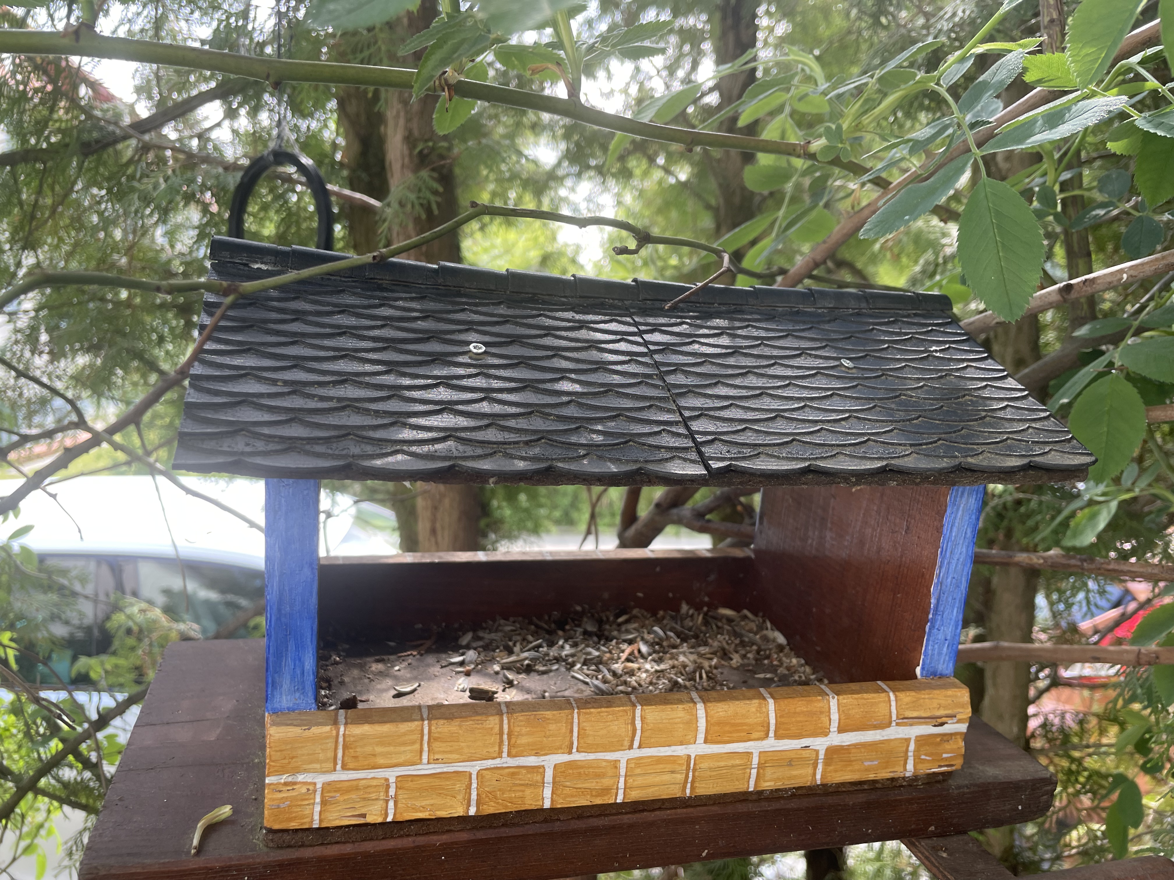 Roof with "roof tiles" optic for little houses