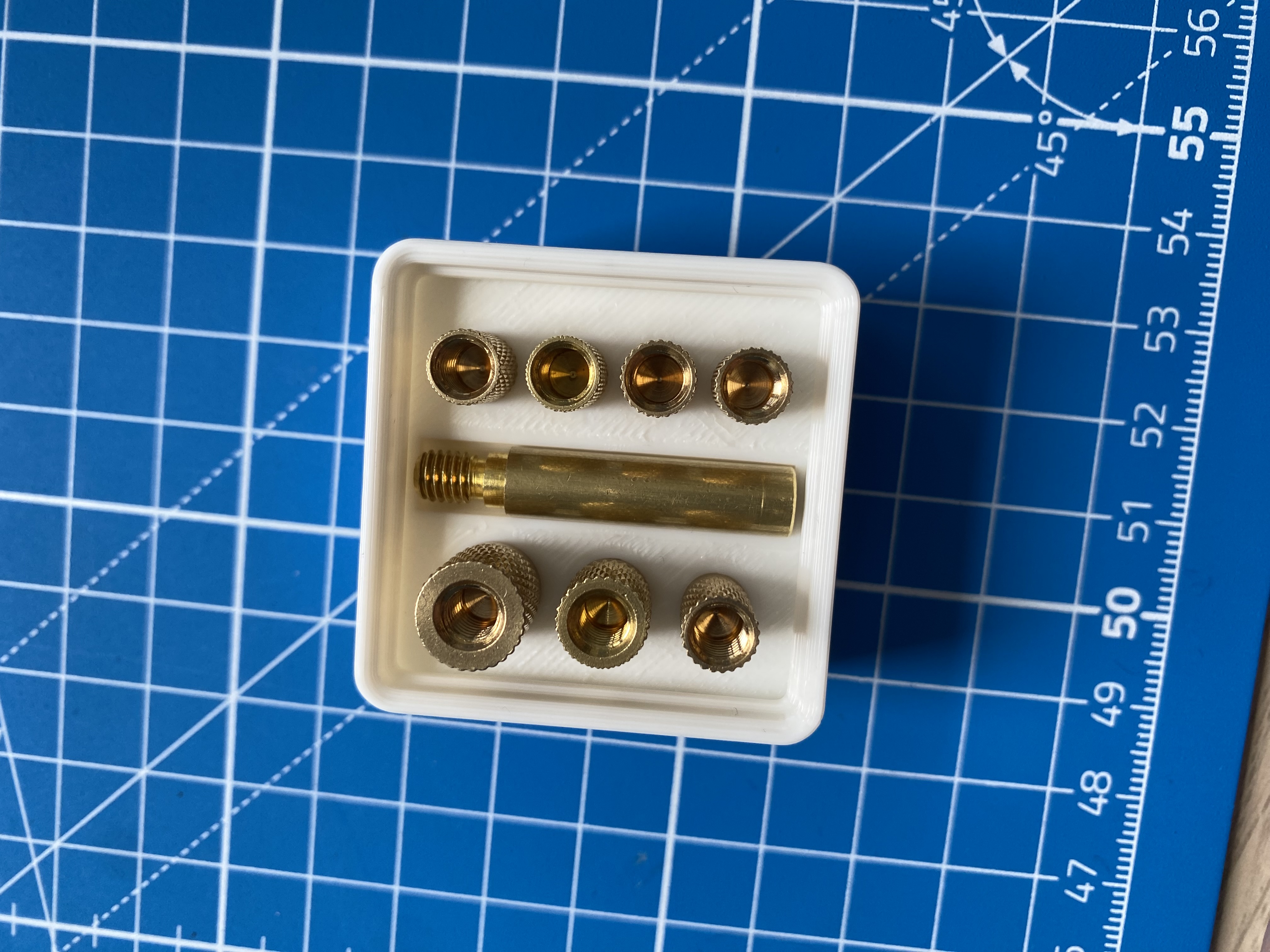 Gridfinity threaded insert soldering tip holder by Adam Rodrigues