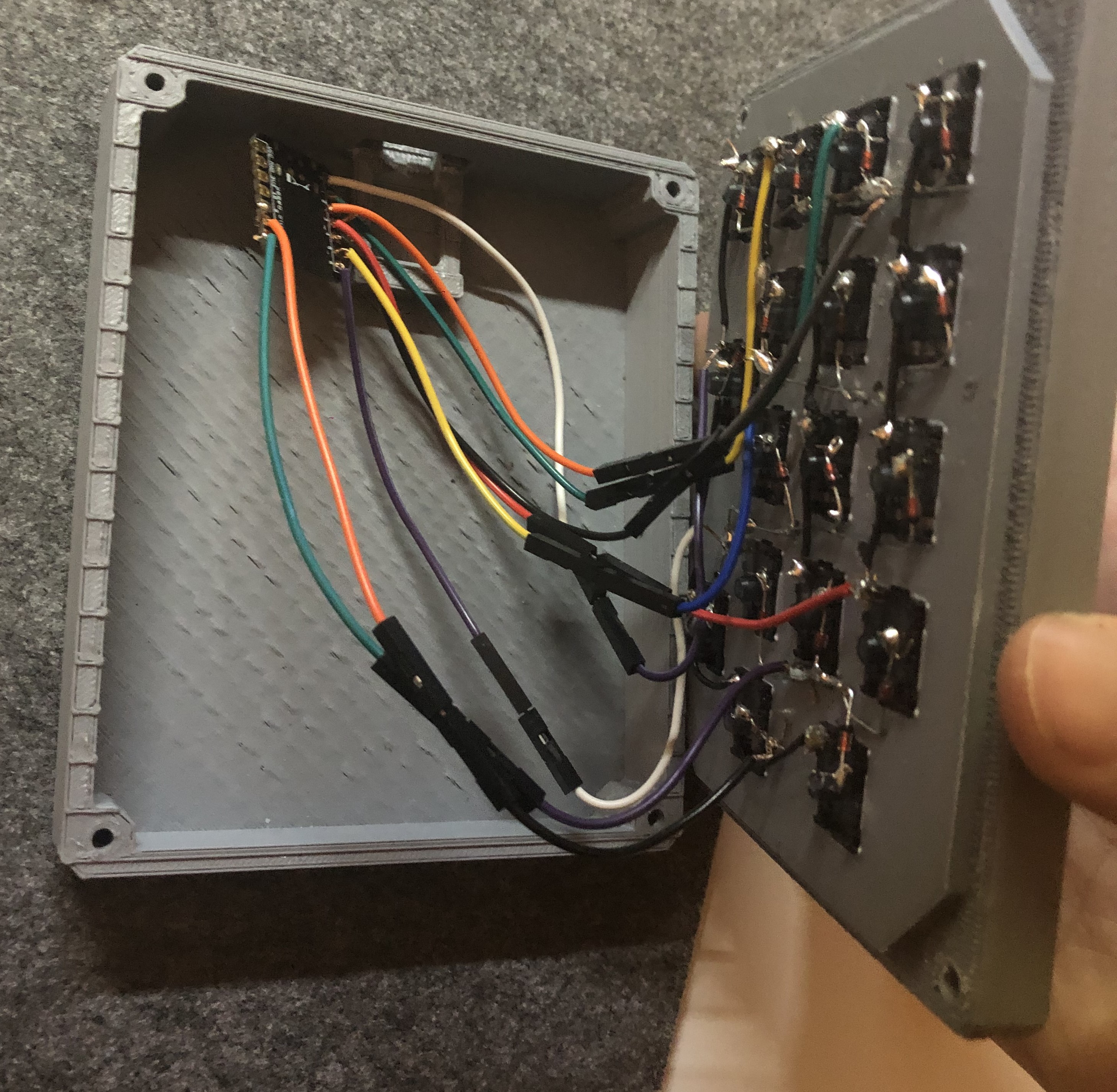 DIY hardwired Numpad with Seeeduino XIAO by Lorenz H Download free