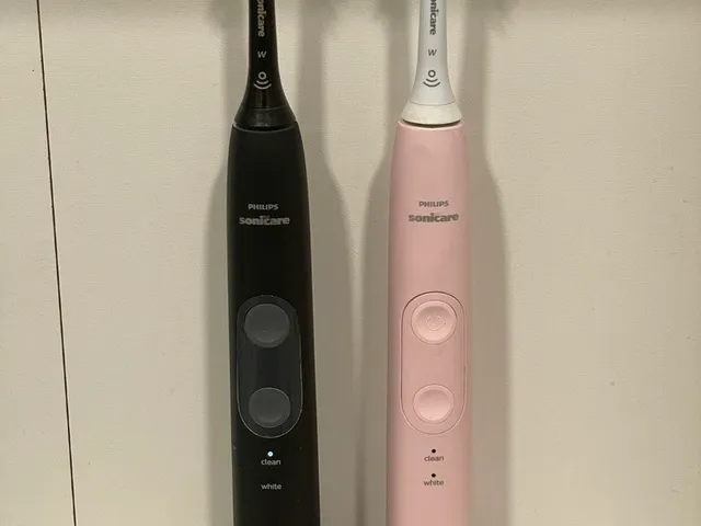 Dual holder for Phillips Sonicare