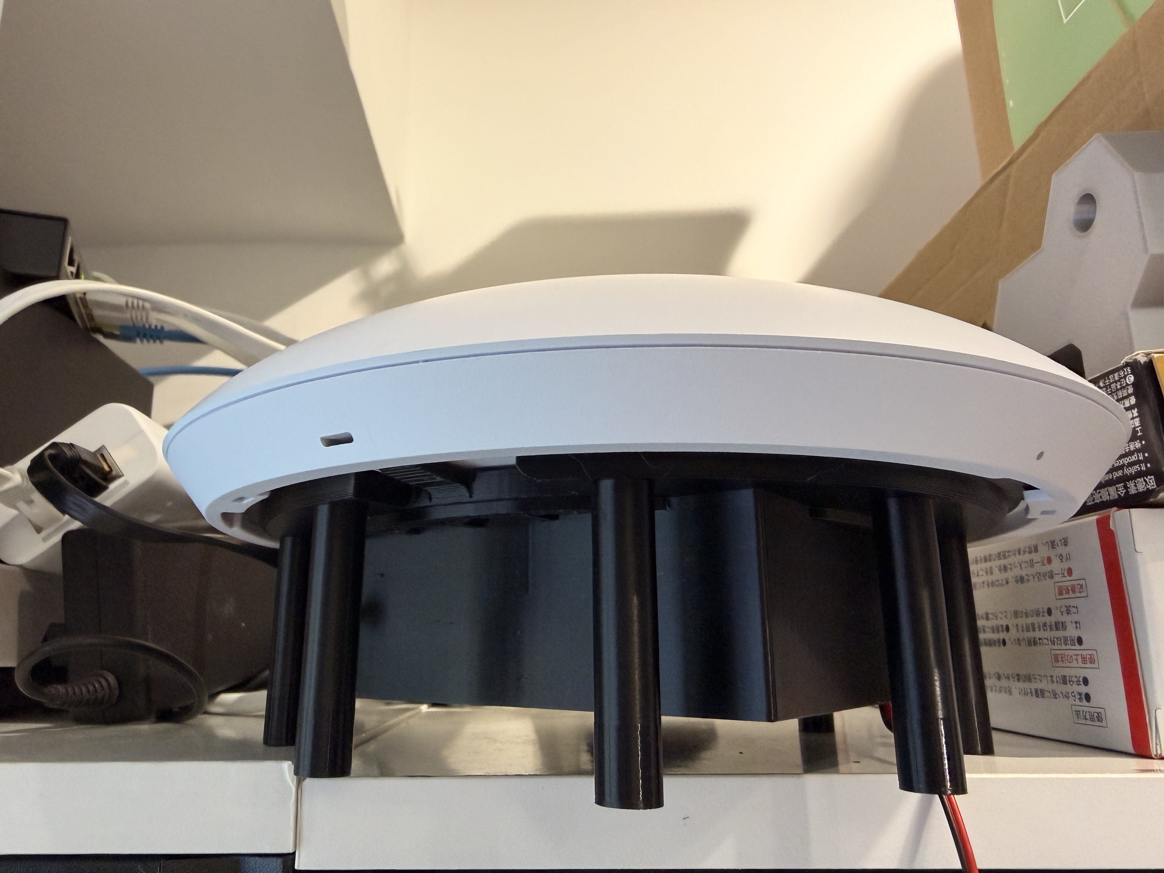 Unifi U7 Pro backplate with fan stand