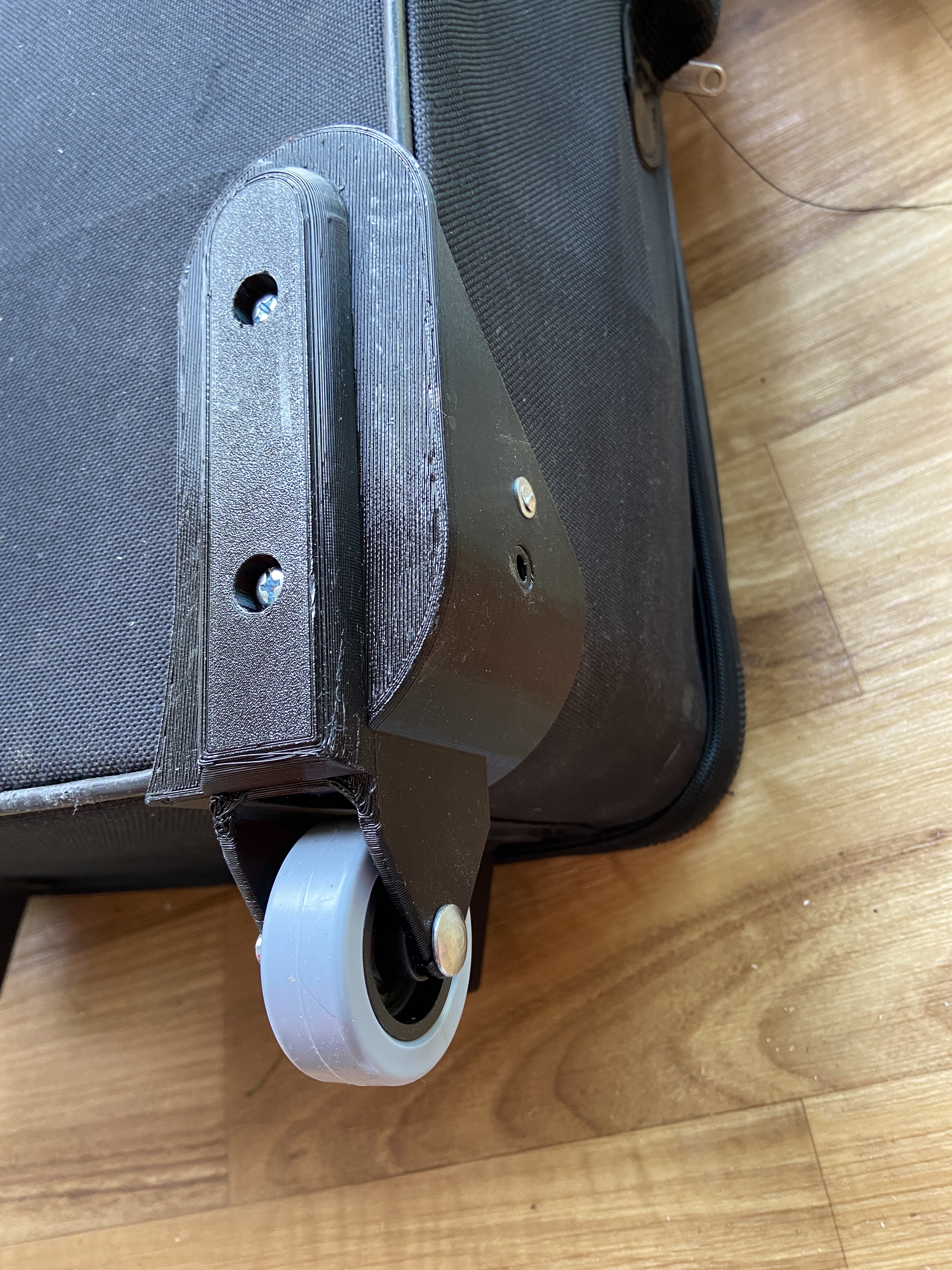 Suitcase wheel bracket / drzak kolecka kufru