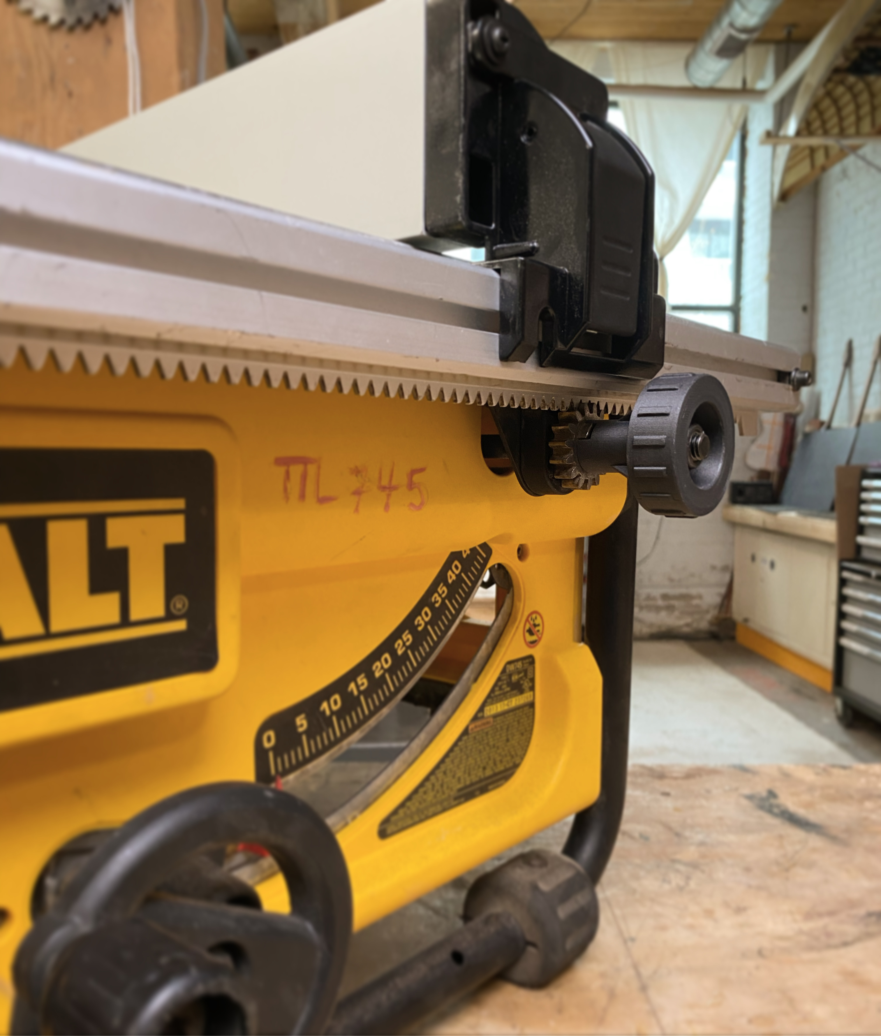 DeWalt DW745 Table Saw Fence Knob by Kyle Myers Download free STL