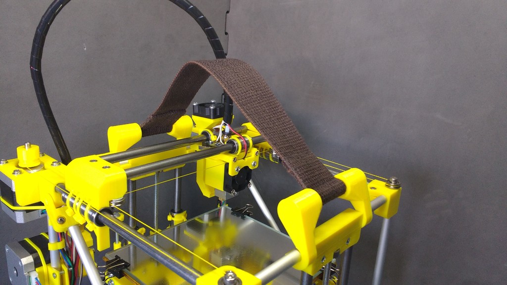 Removable transport handle for Microcube