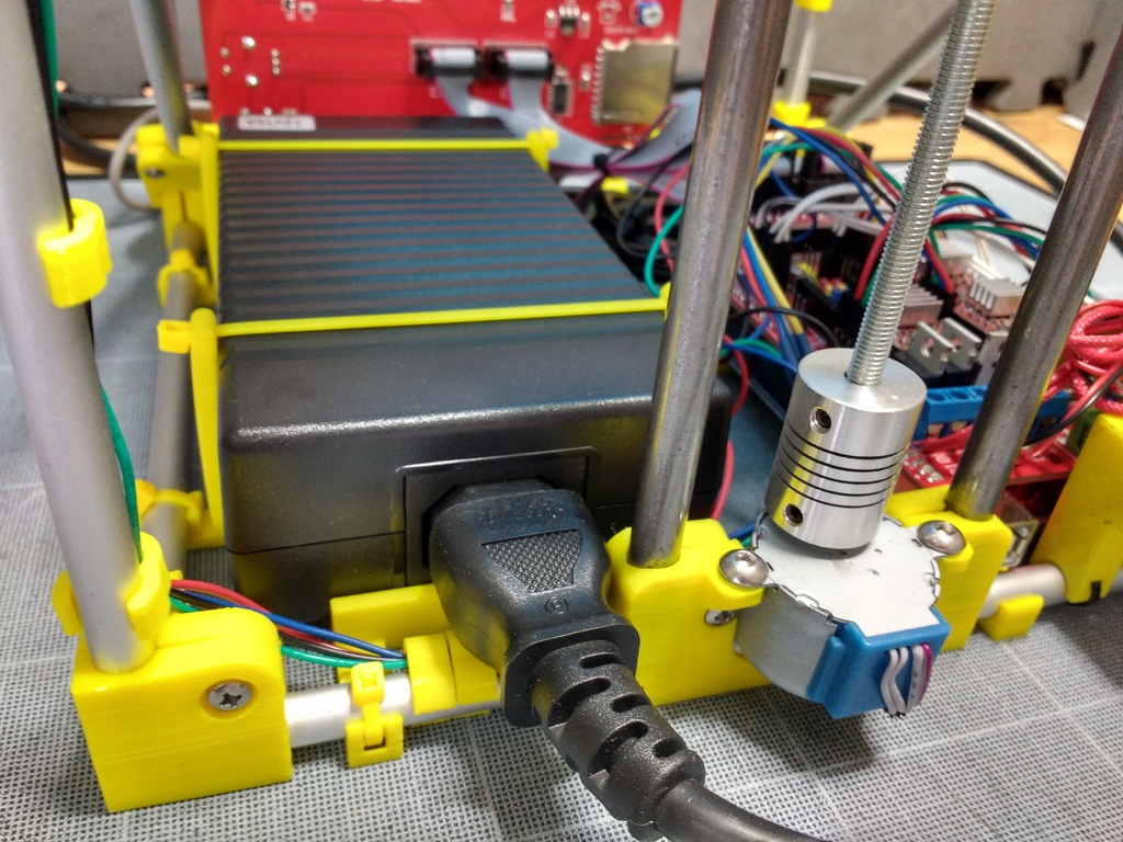 Miniatura 2 do modelo 3D PSU mount for Microcube