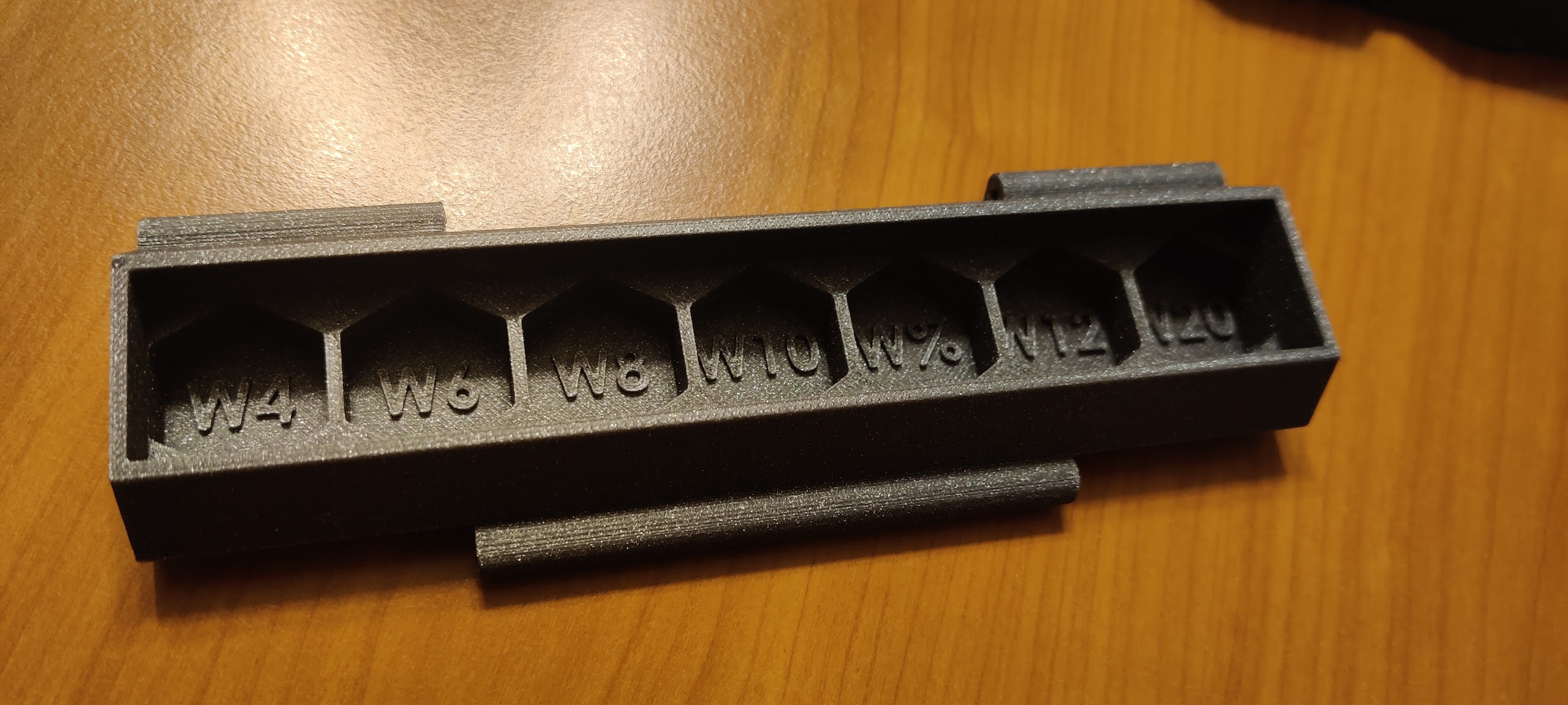 Rollup Dice Box Hexagon with dietype hint