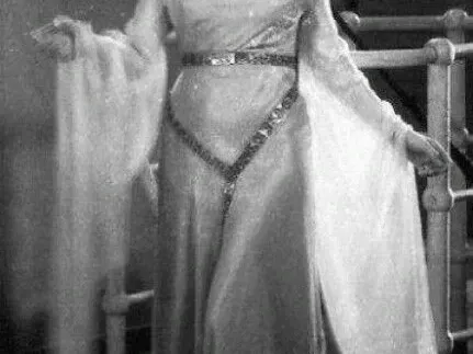 Fay Wray in gown "King Kong" (1933)