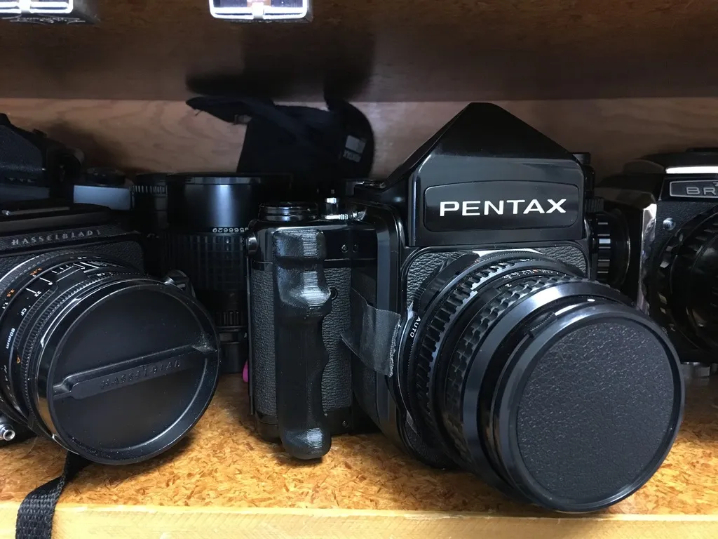Pentax67 grip / ペンタックス67 Pentax 67 II Hot Shoe Grip - Accessory – Kamerastore