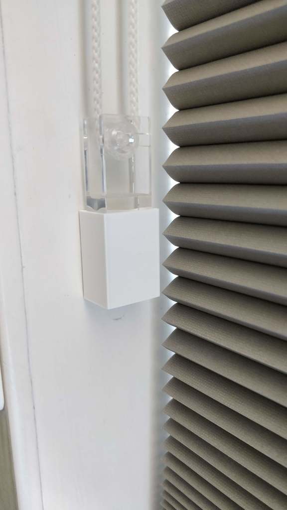Duette cord hanger