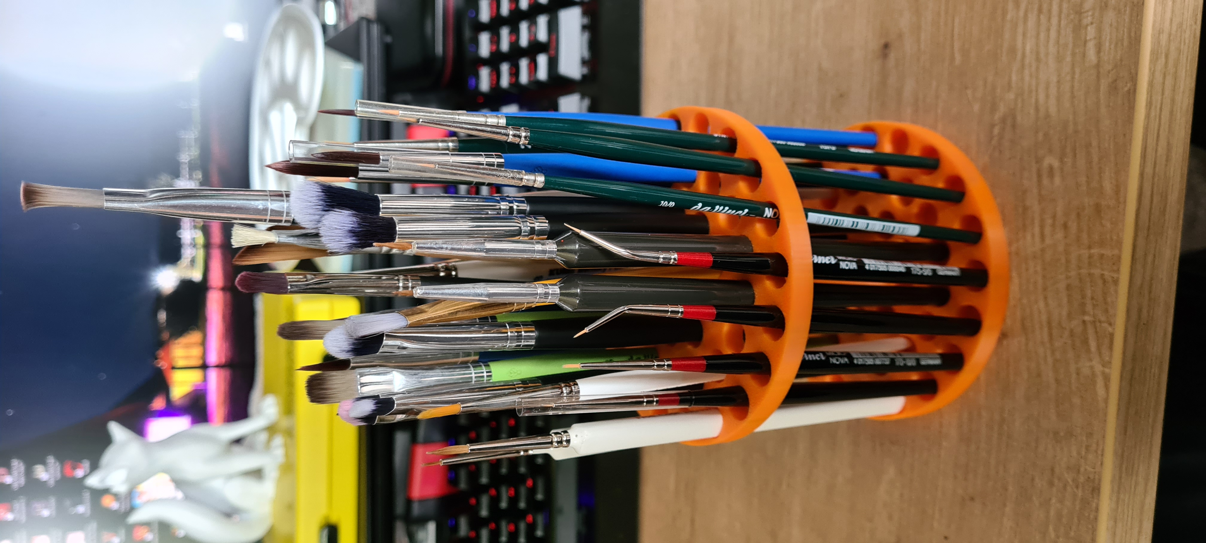 Round brush holder