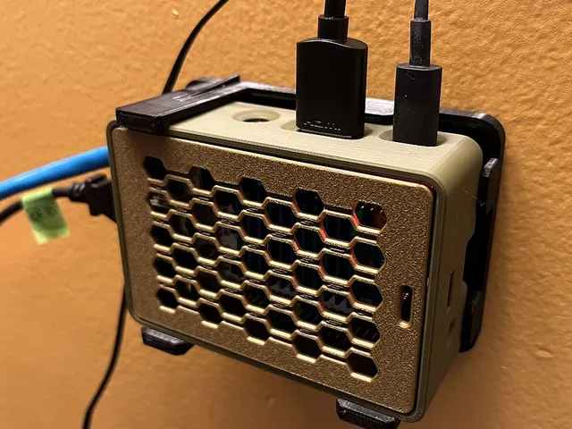 Wall mount for Raspberry Pi 3/4 B+ and Le Potato Case