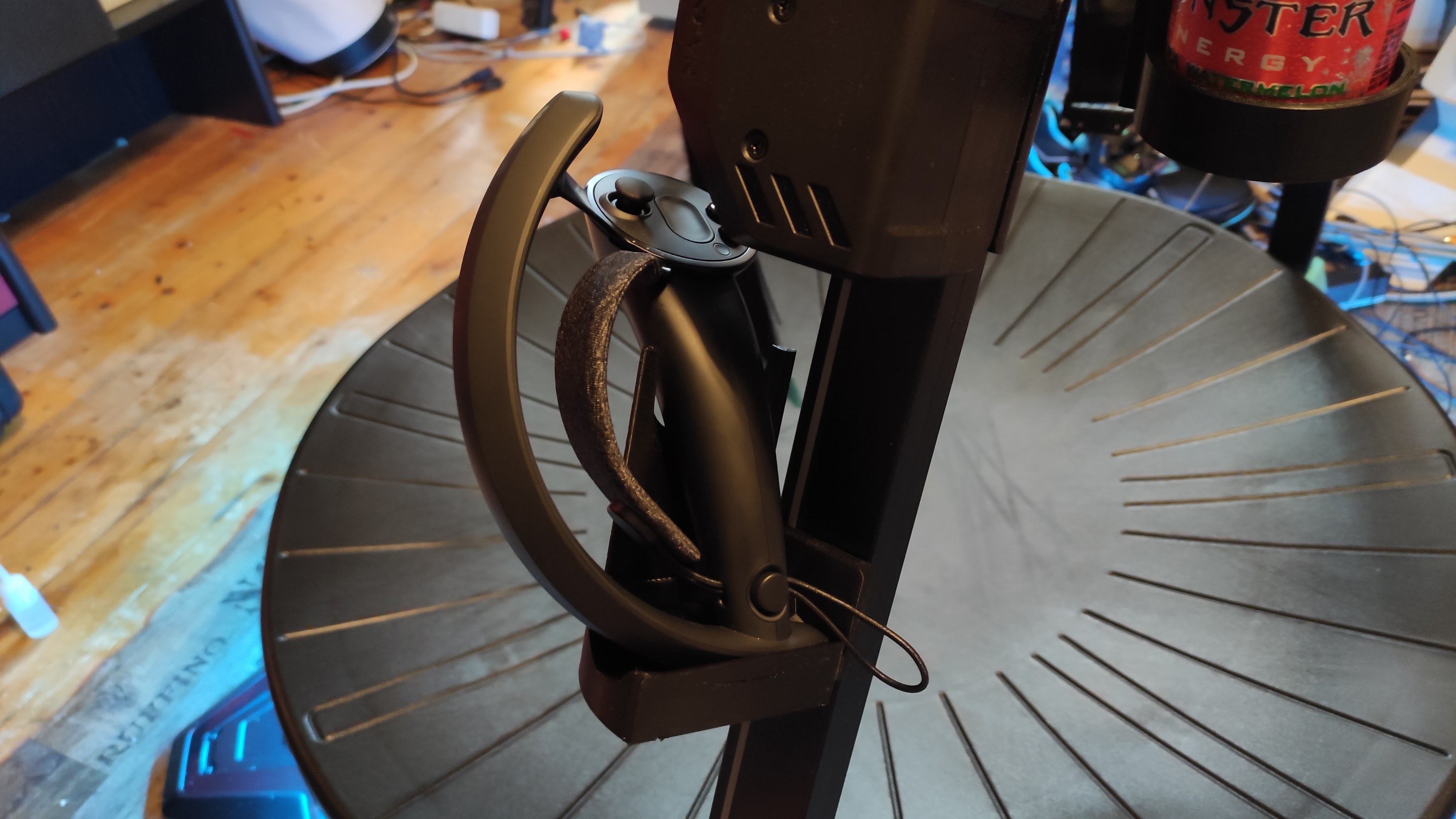 Kat Walk C2/C2+ Vive knuckles controller mounts by LWC | Download free ...