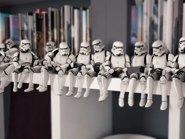 Lunch atop a shelf (StarWars Troopers)