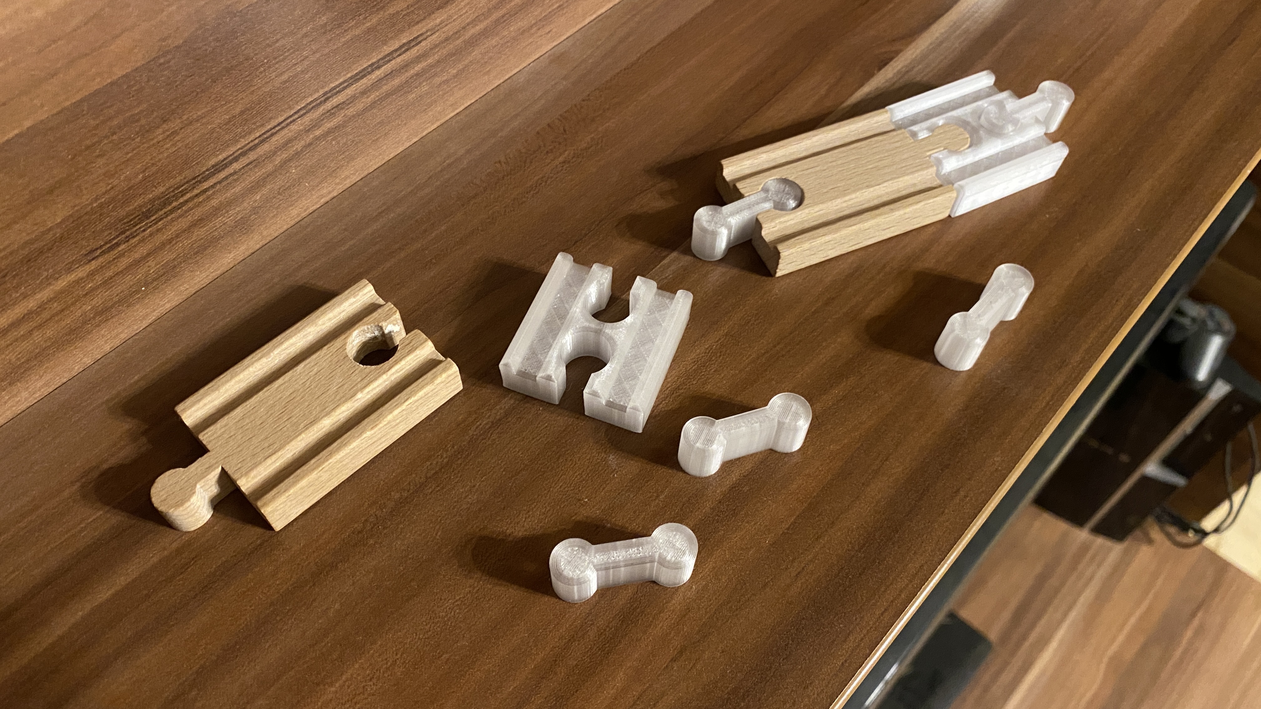 Minimalist couplings for the Ikea wooden train