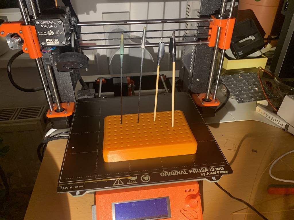 Airbrush clip stick stand