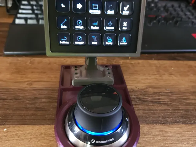 Adjustable mount for Elgato StreamDeck and 3D Connection manipulator
