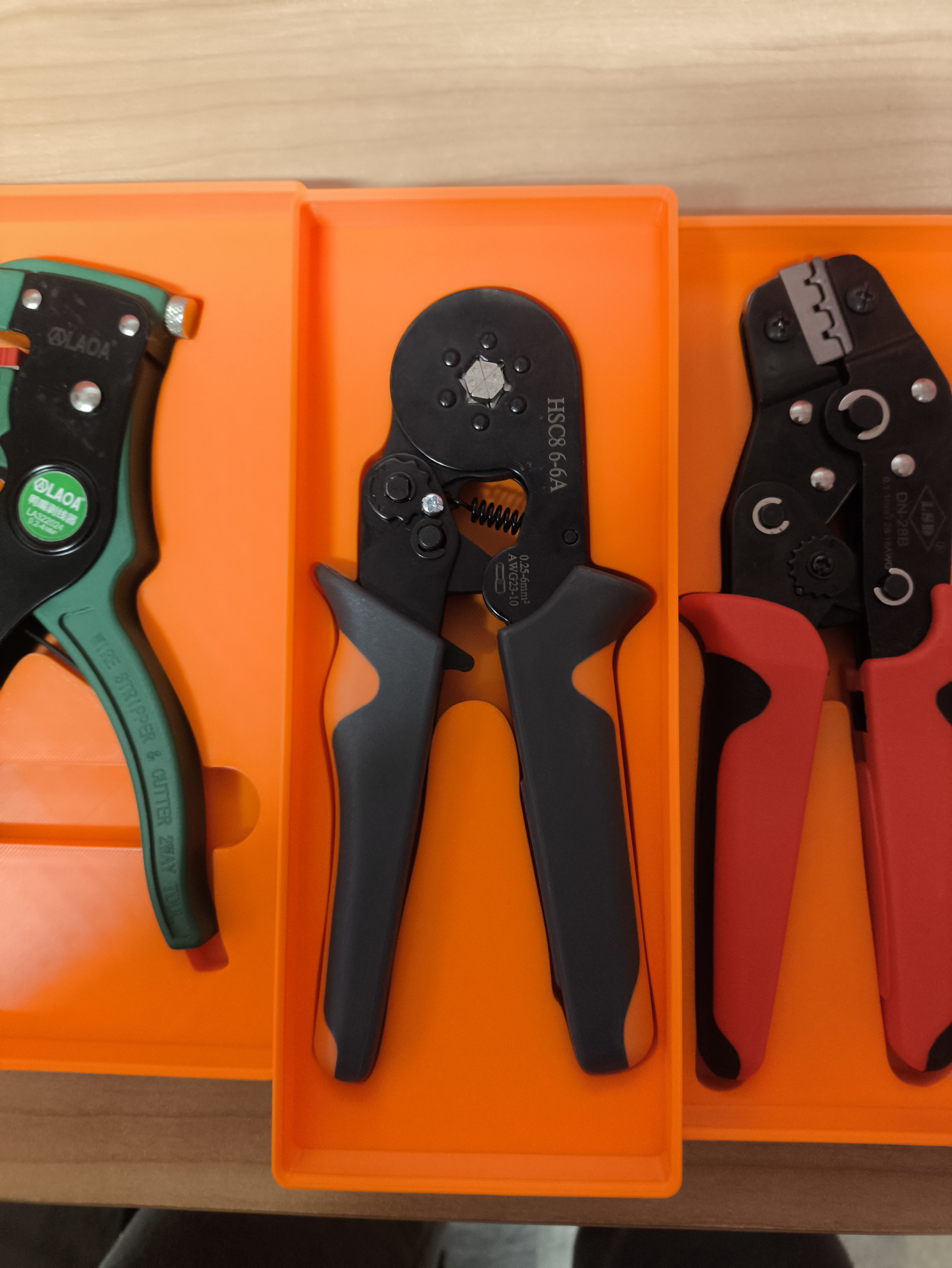 Gridfinity HSC8 6-6A Crimping Tool Holder – With and Without Eject Hole