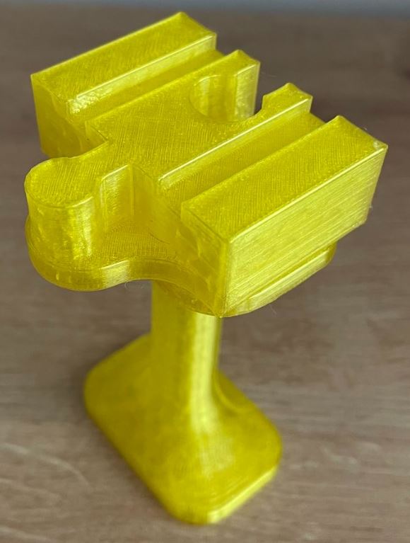 Train bridge holder for wooden tracks (for brio or play tive)