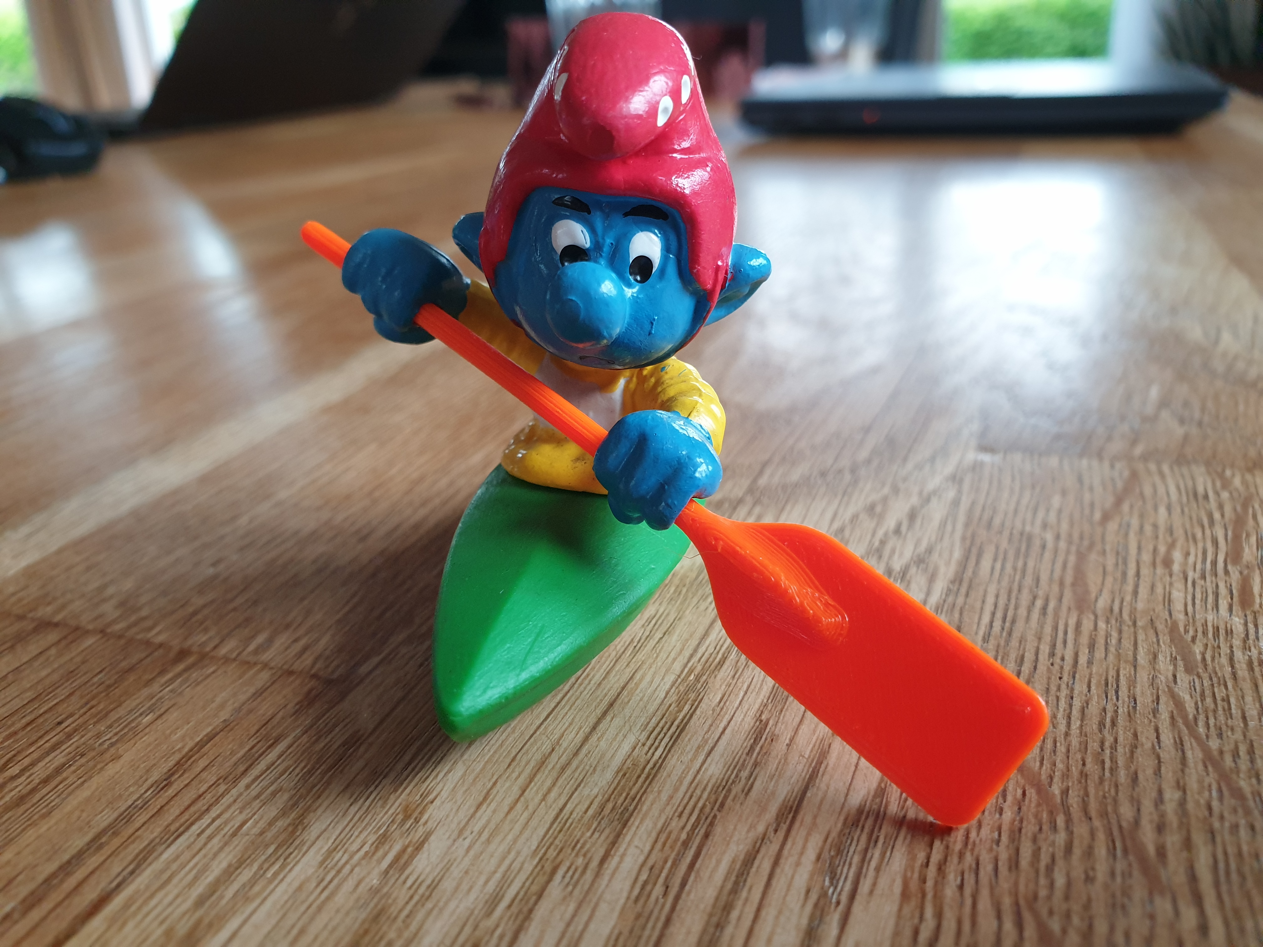 A small paddle for a Smurf -  Ein kleines Paddel für einen Schlumpf