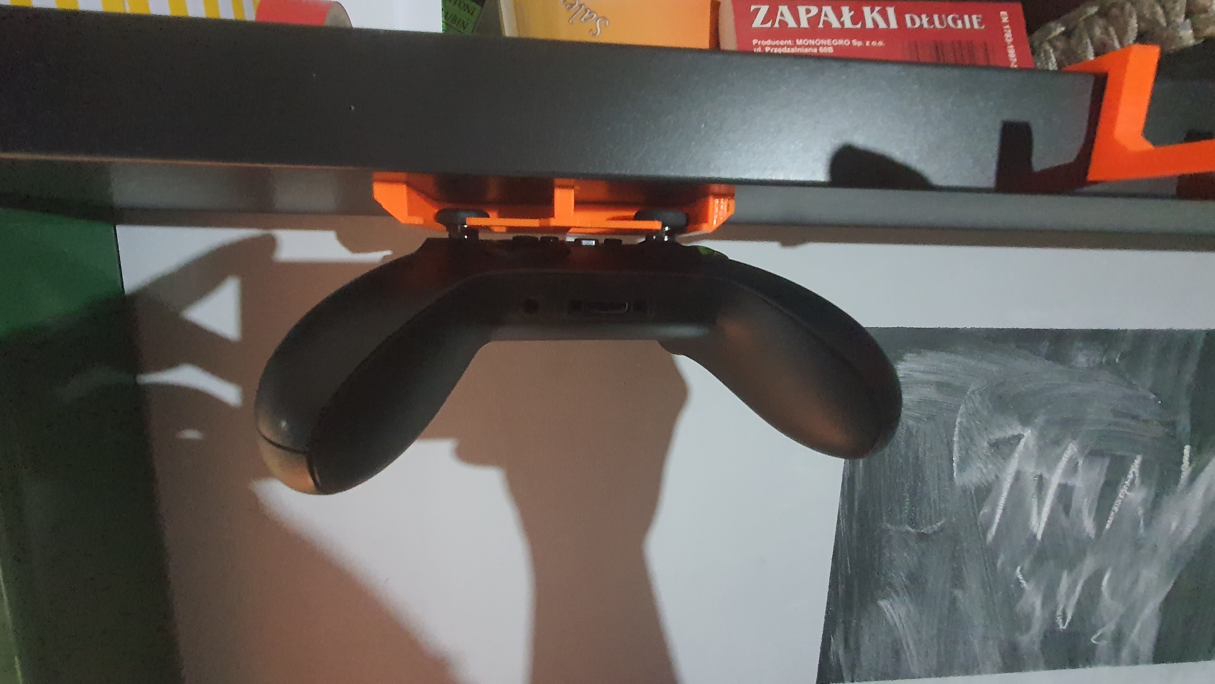 Hidden under desk xbox controller mount [OUTDATED] par Antug ...