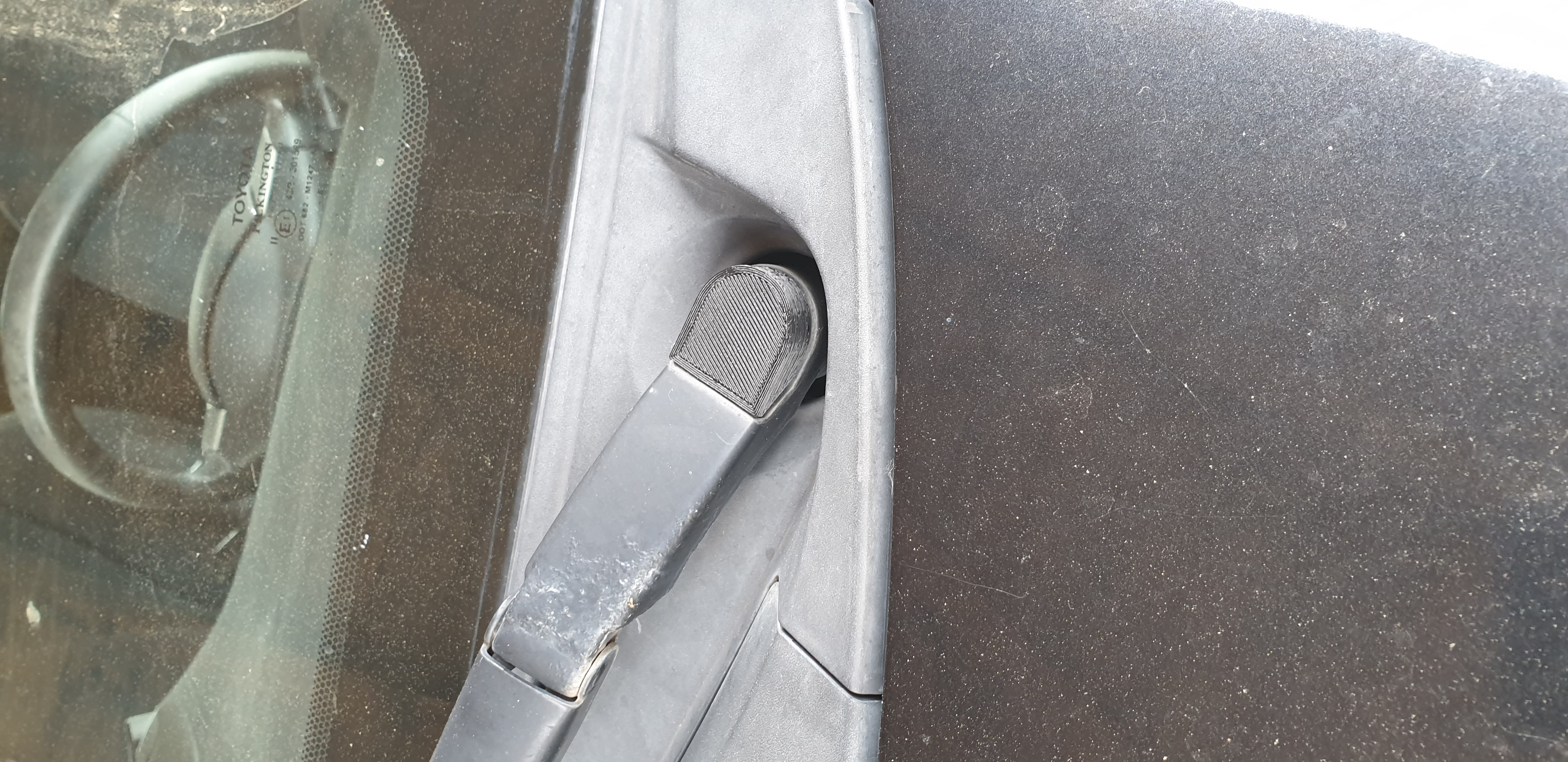 Toyota Yaris windscreen wiper endcap