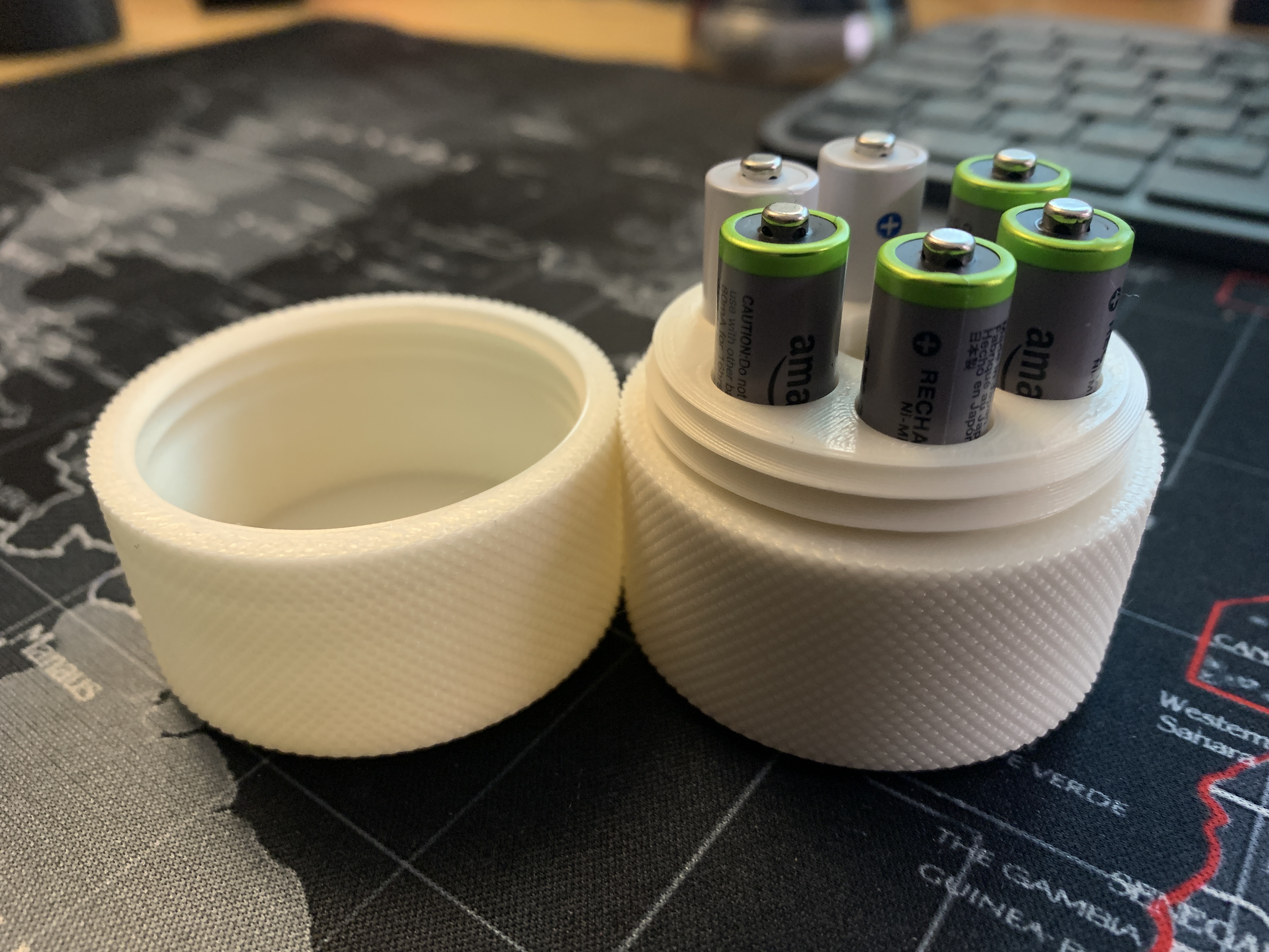 Miniatura 2 do modelo 3D AAA Battery Container