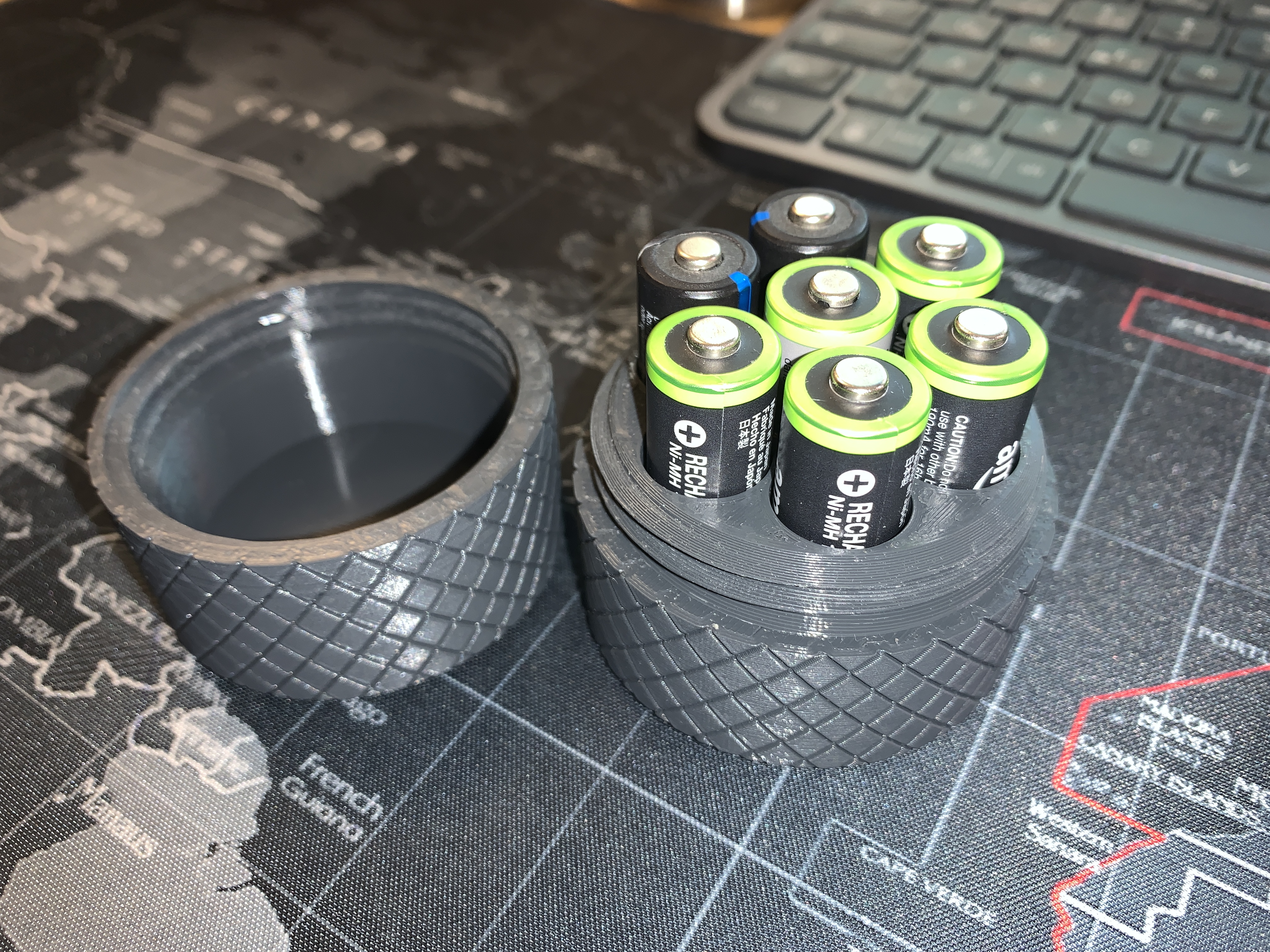 Miniatura 2 do modelo 3D AA Battery Container