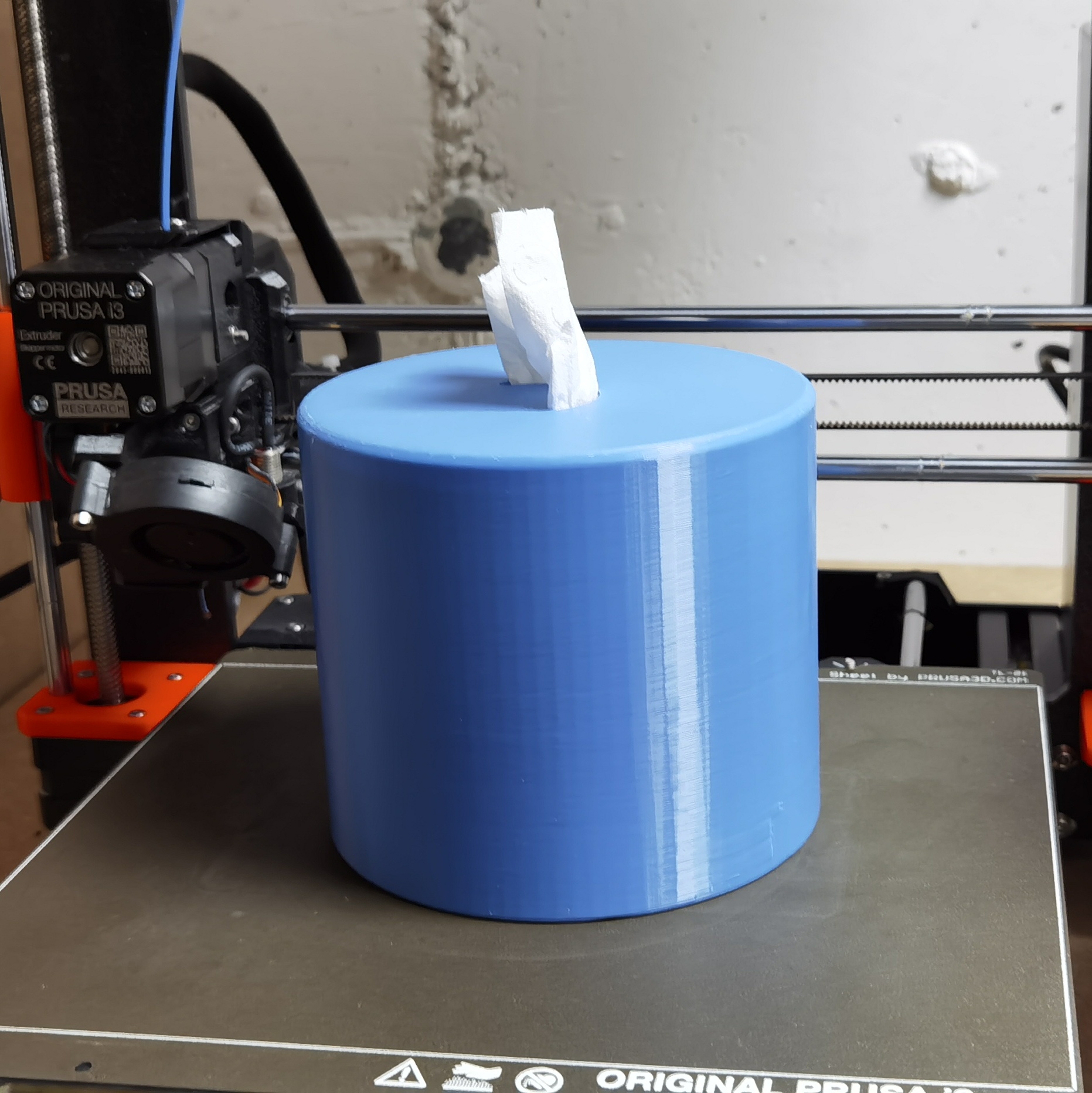 Use Toiletpaper as Tissuepaper-Dispenser onehanded