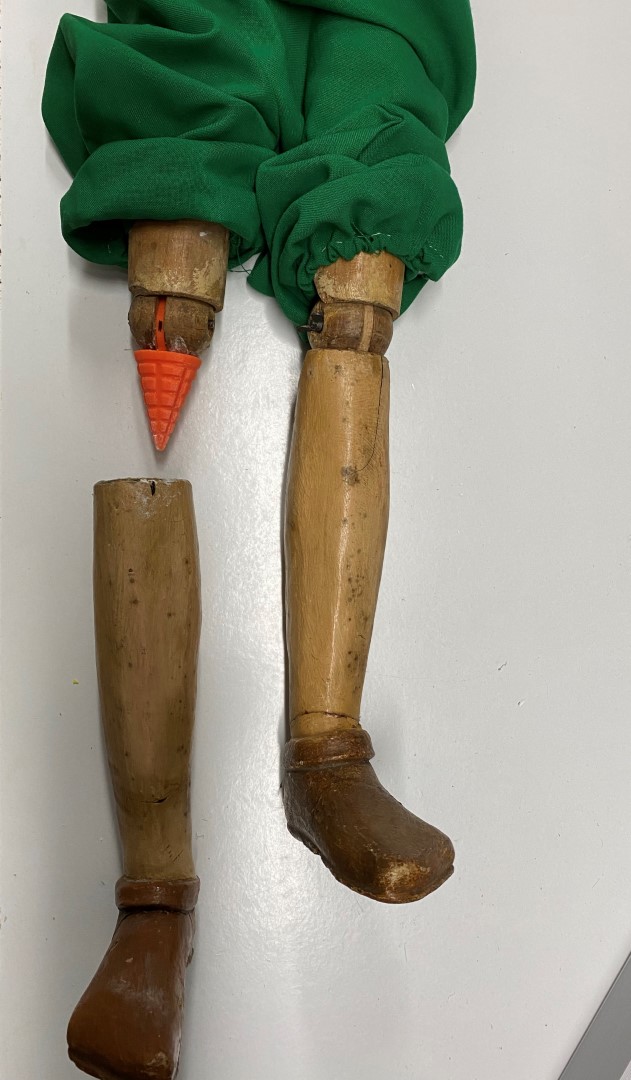 Repair of Knee Joint of the Christmas Holy King