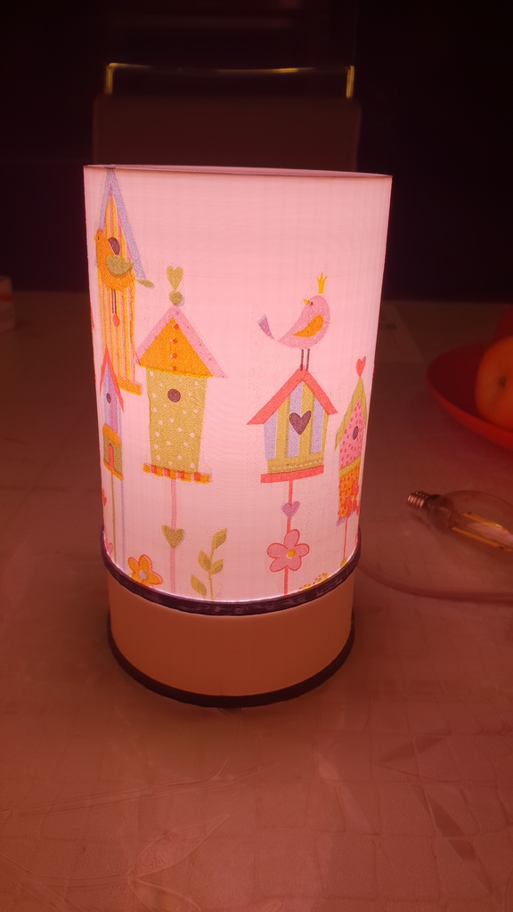 Miniatura 2 do modelo 3D simple lamp E14