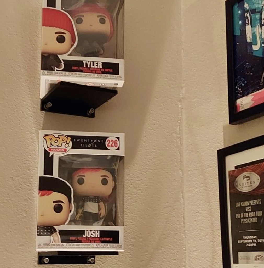 Funko Pop Thumb Tack Mount