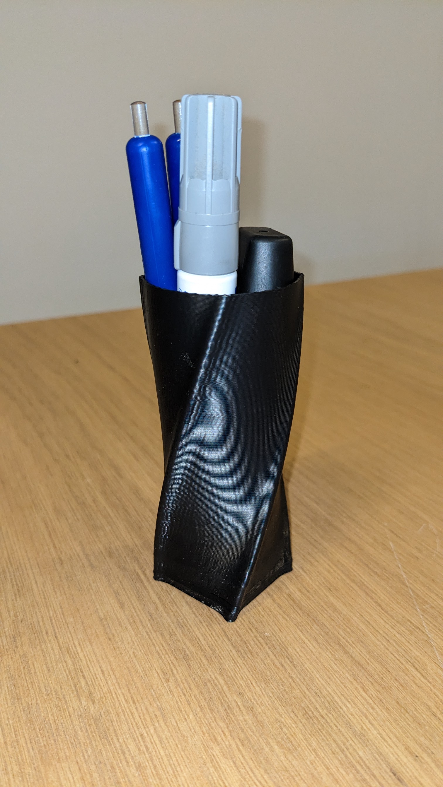 Snug pen holder (vase mode)