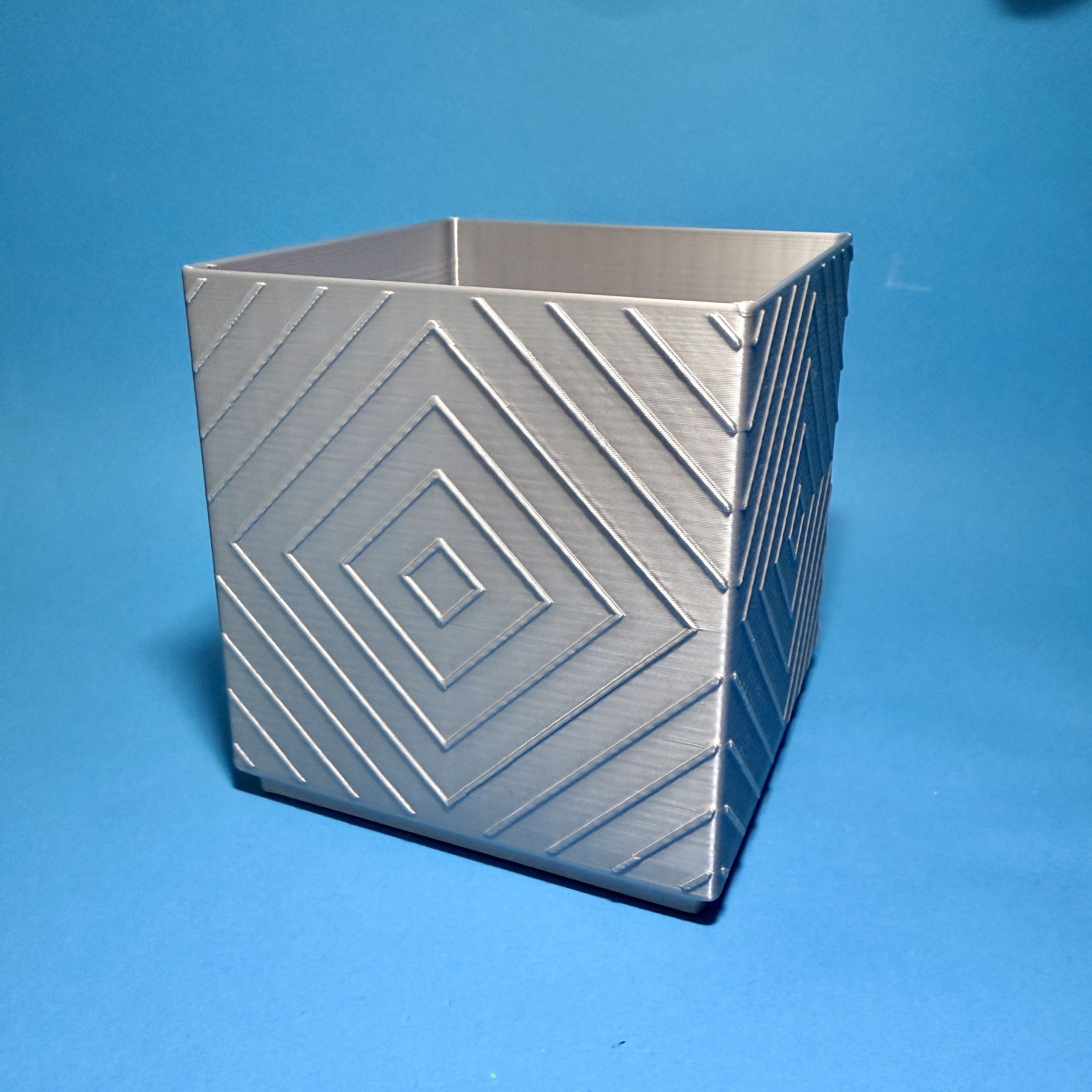 modern Flower Pot in 2 sizes