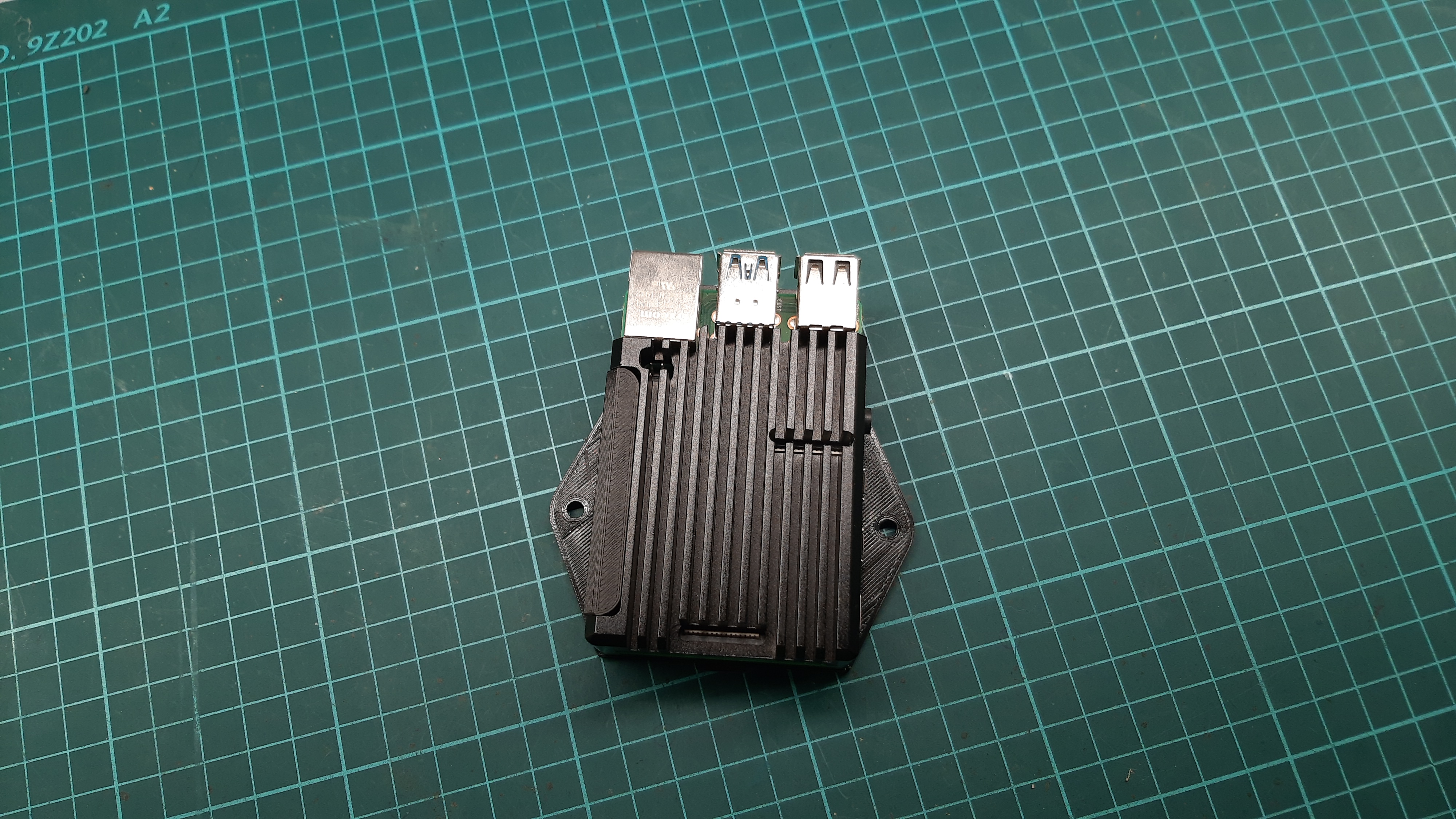 Rpi4 JOY-IT Case wall holder
