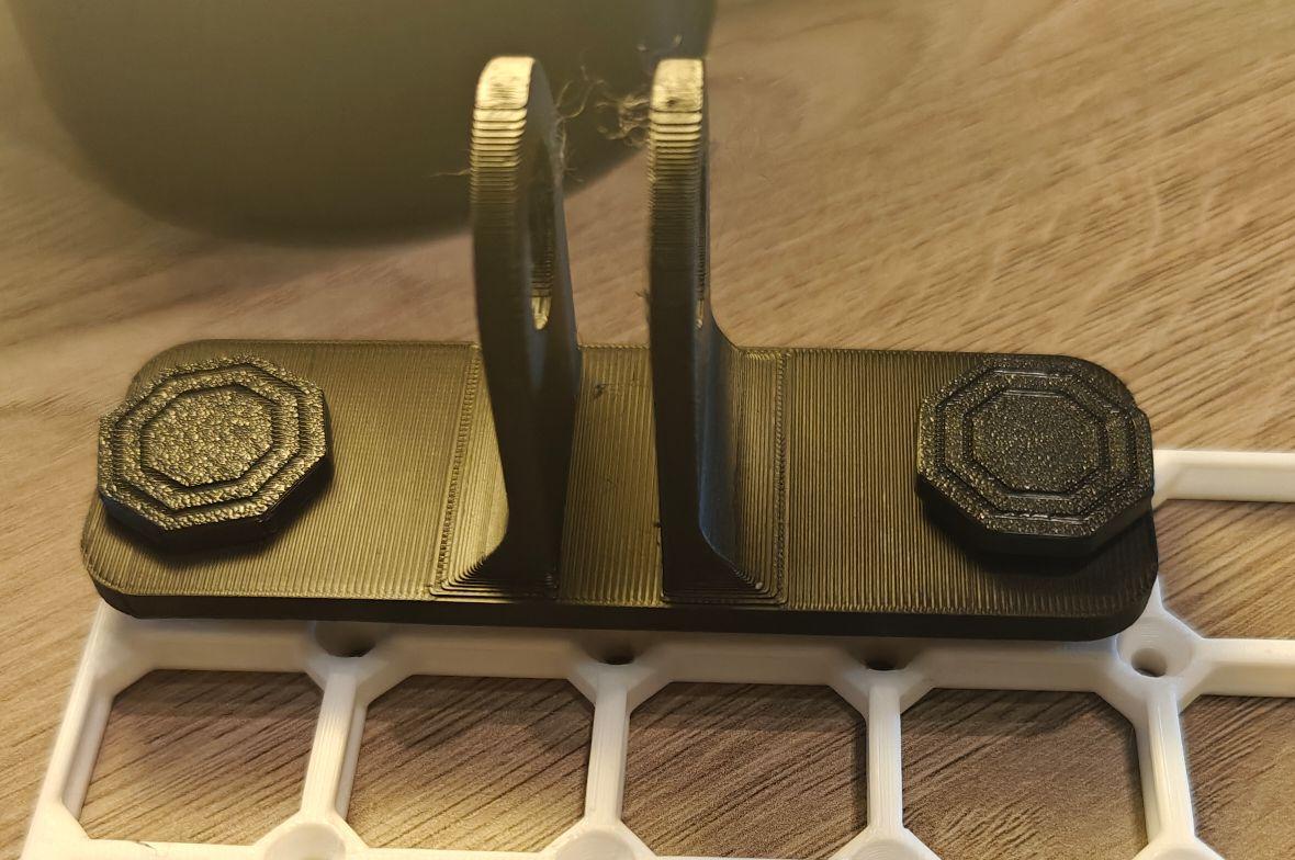 Top connector for Cable Management Spine, compatible with openGrid