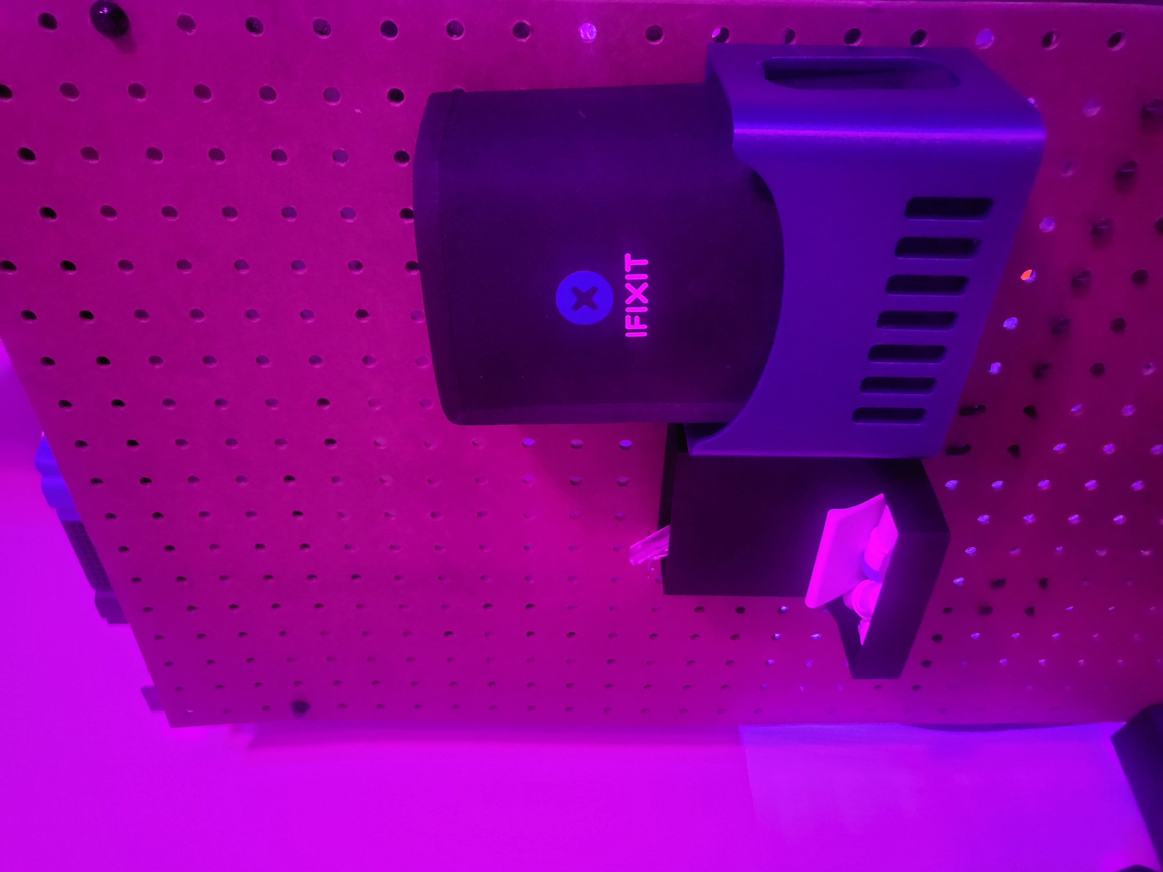 iFixit Pro Tech Toolkit Pegboard Holder by cstamant | Download free STL