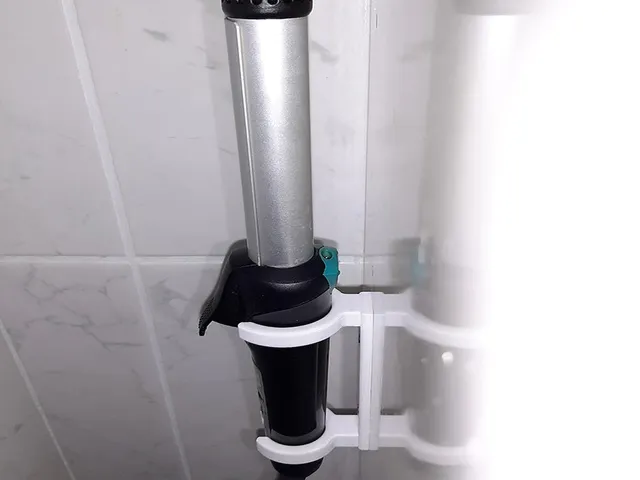 Curling iron vertical holder