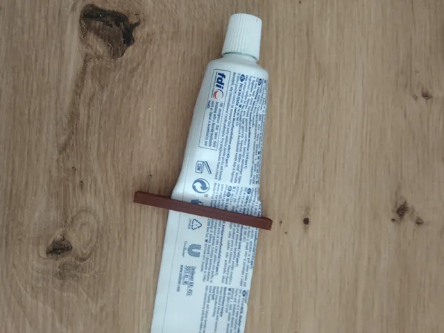 vymačkávač zubní pasty